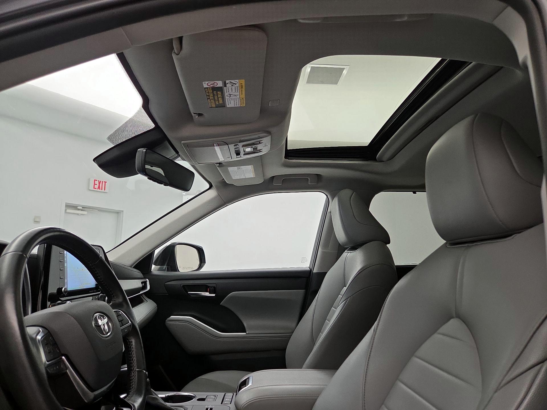 Thumbnail: 2021 Toyota Highlander - 20