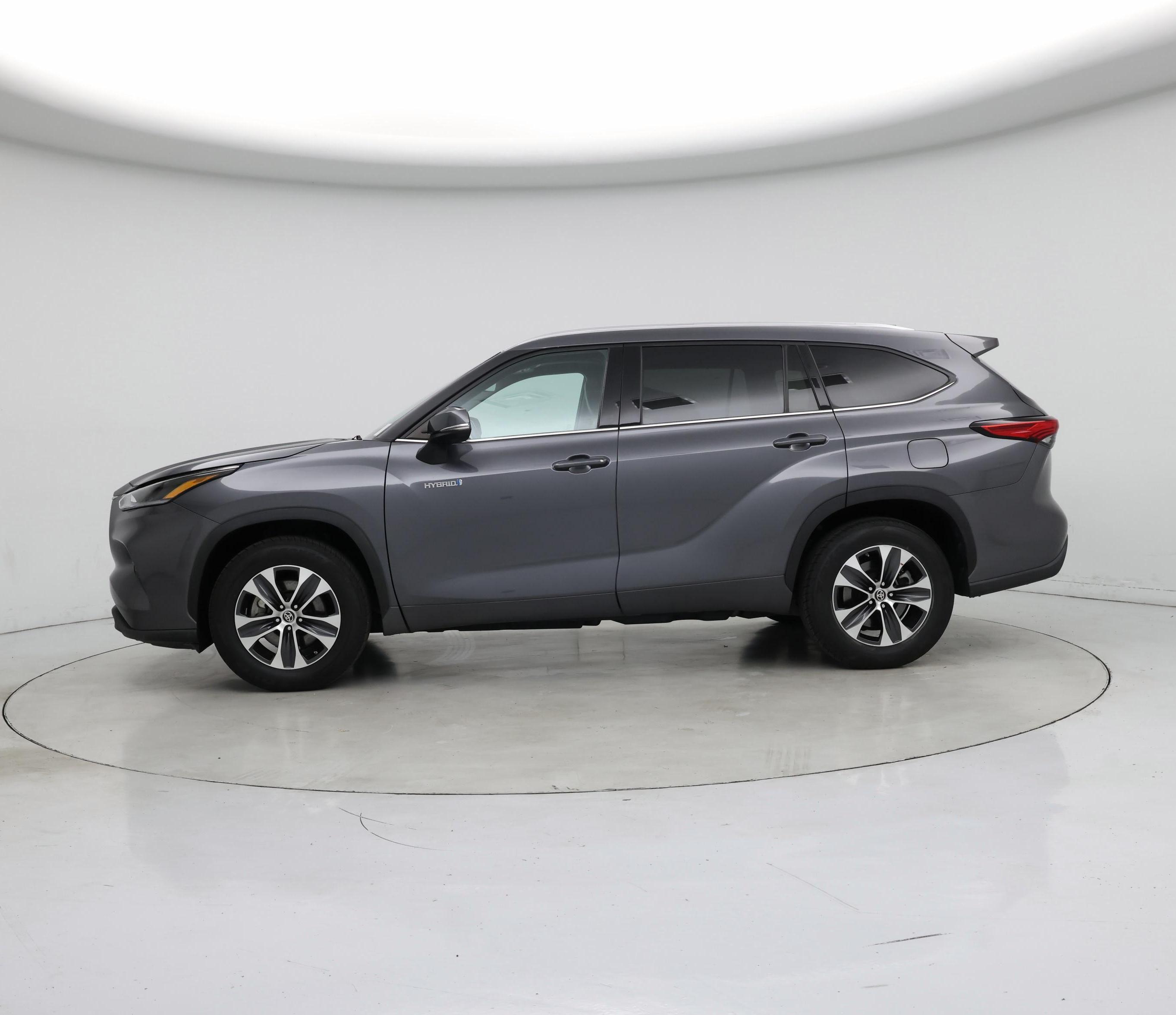 Thumbnail: 2021 Toyota Highlander - 3