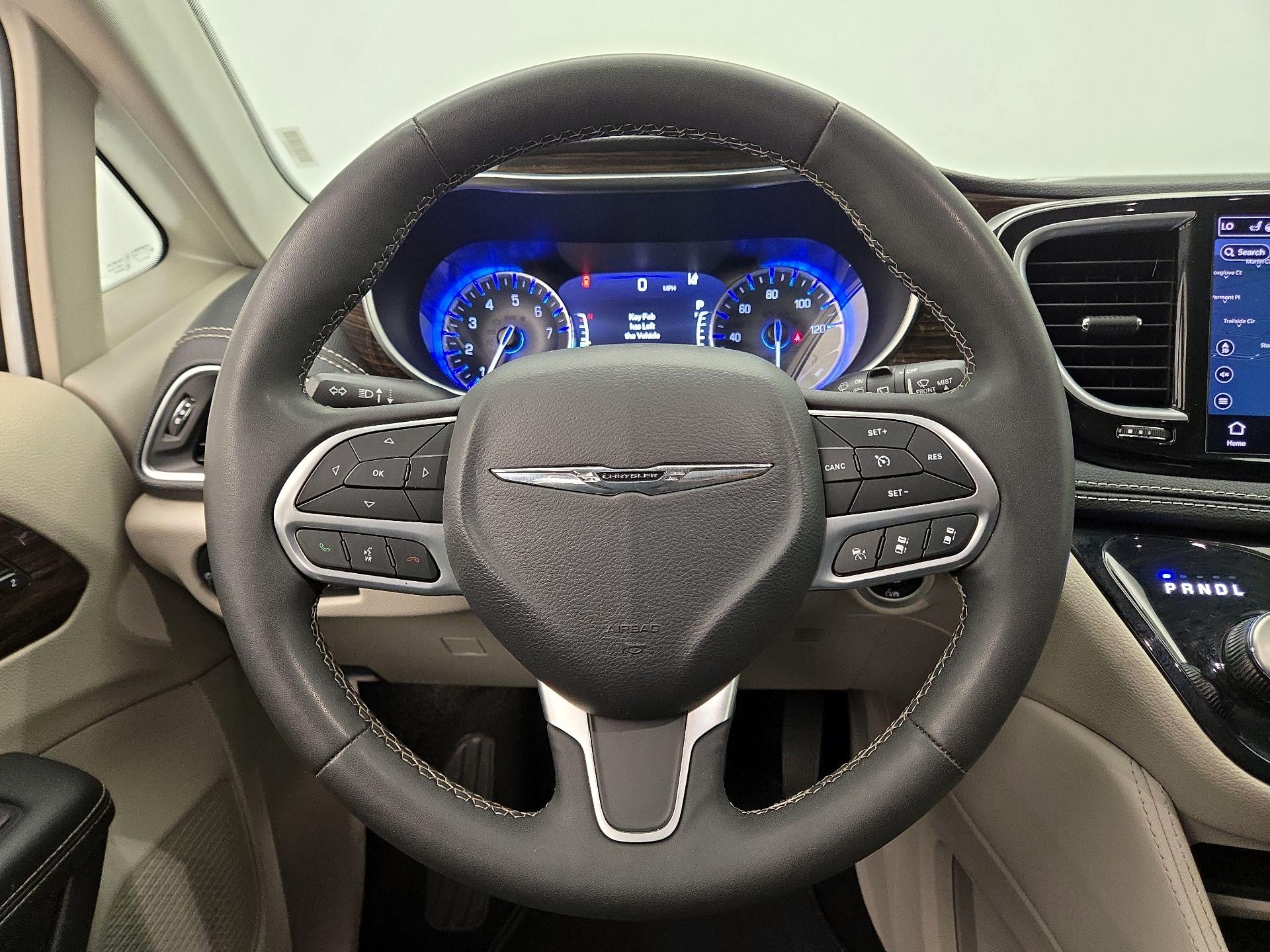 Thumbnail: 2023 Chrysler Pacifica - 10