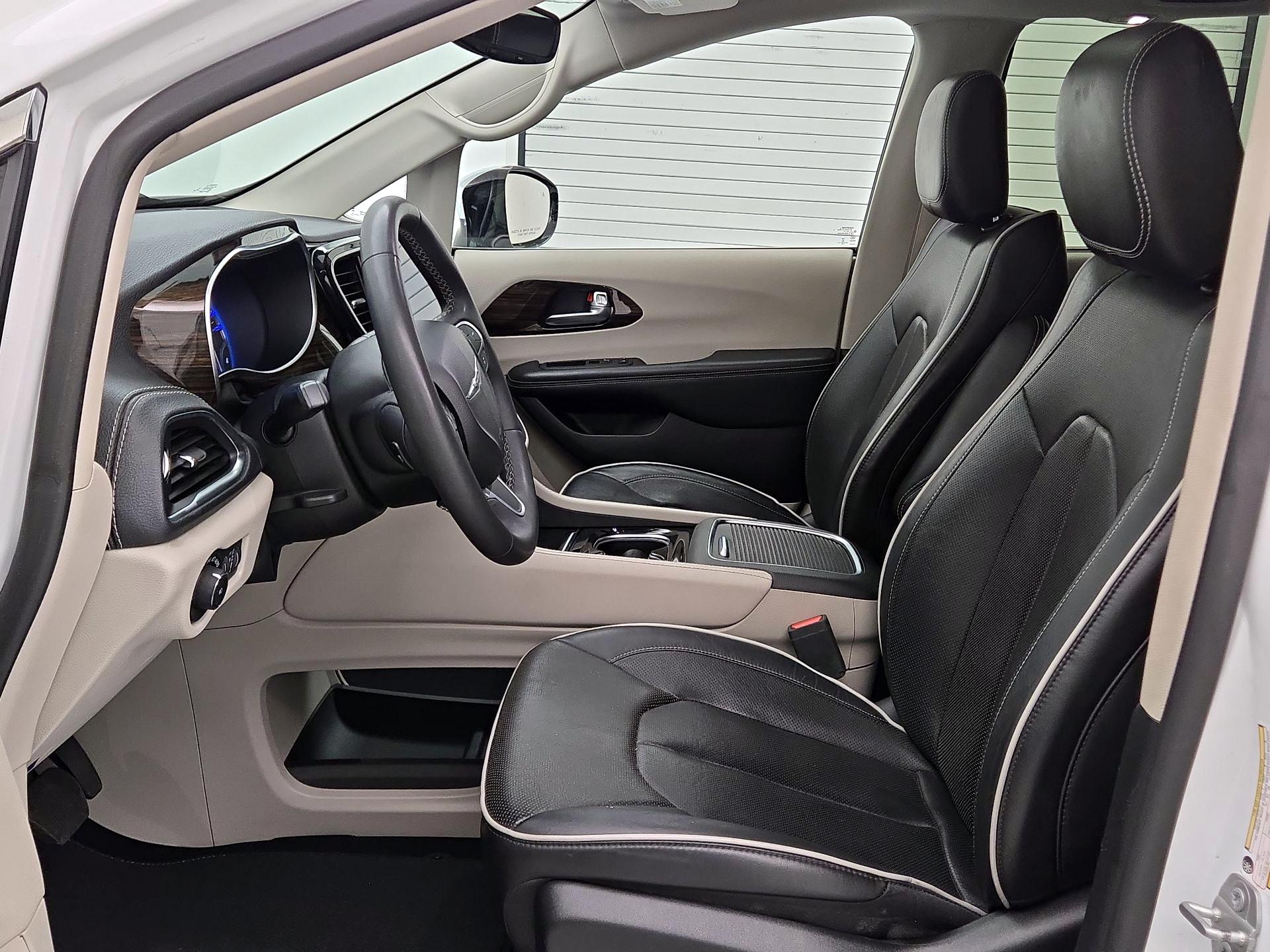 Thumbnail: 2023 Chrysler Pacifica - 11