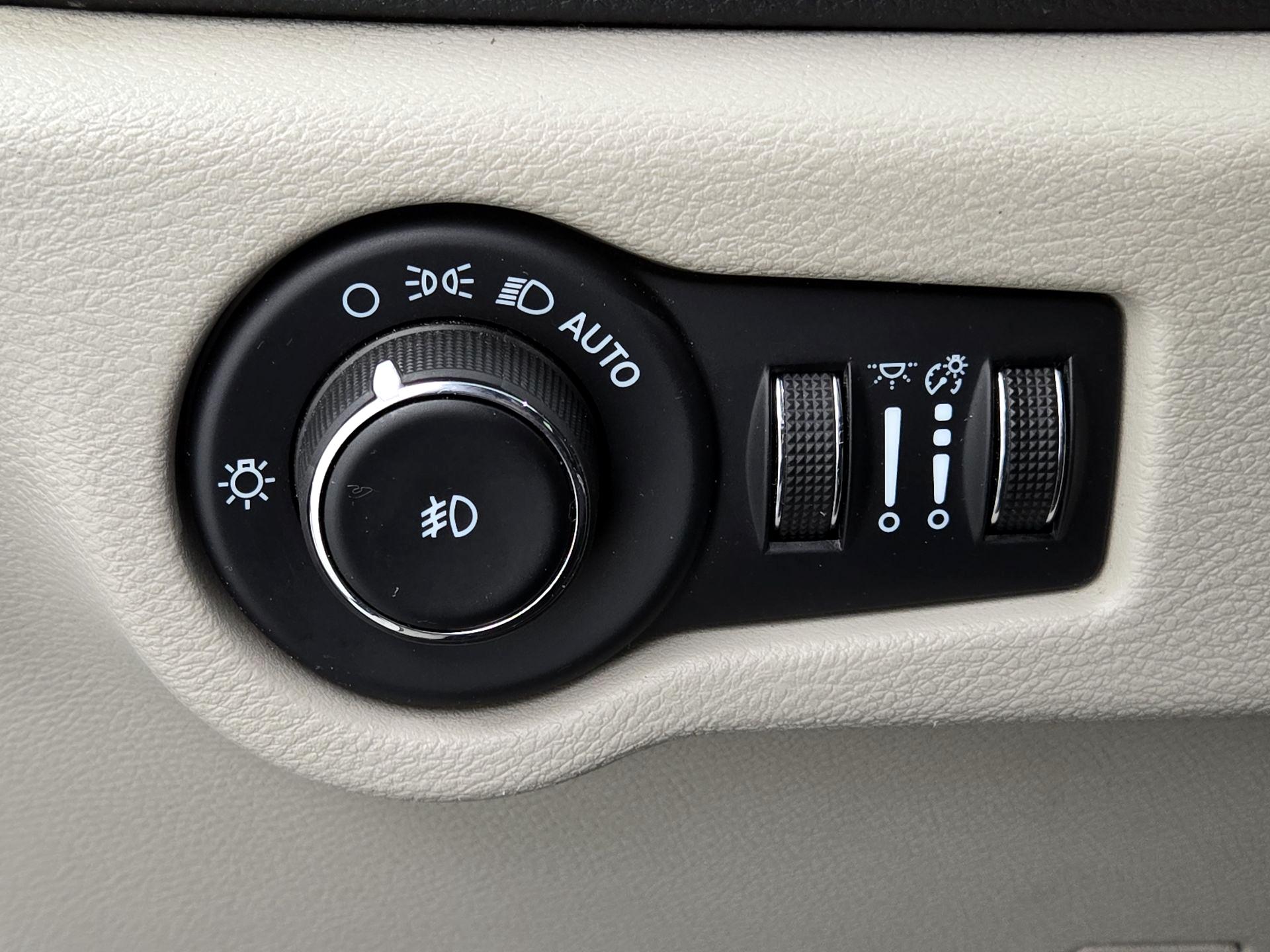 Thumbnail: 2023 Chrysler Pacifica - 13