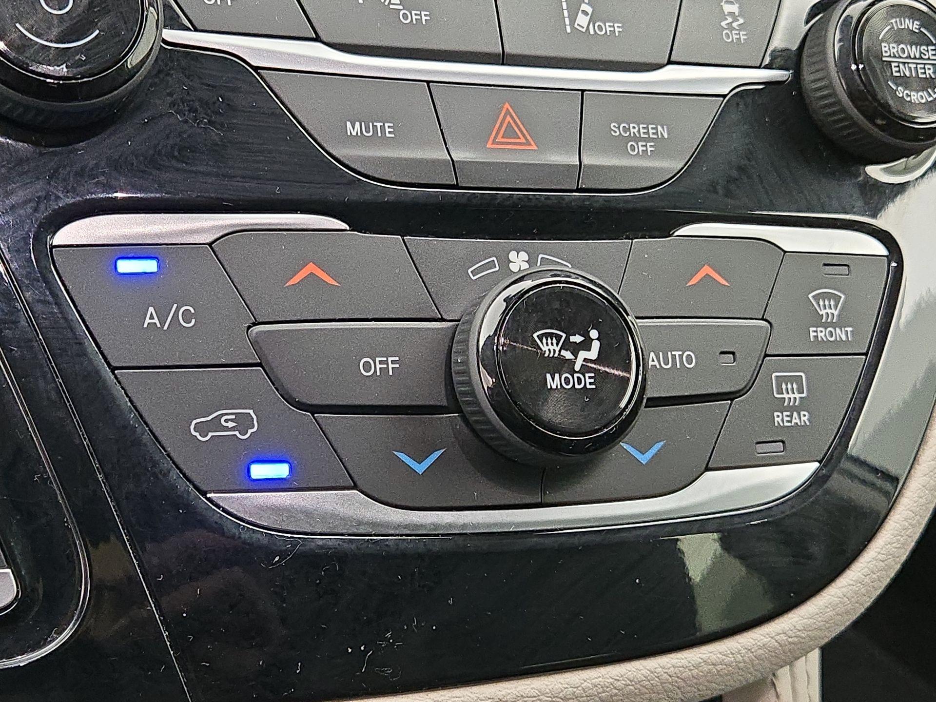 Thumbnail: 2023 Chrysler Pacifica - 17