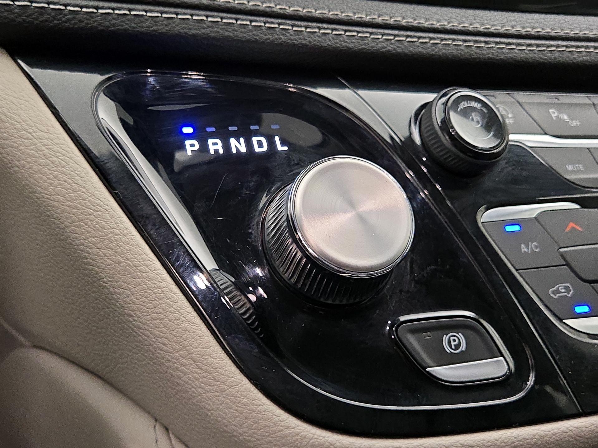 Thumbnail: 2023 Chrysler Pacifica - 18