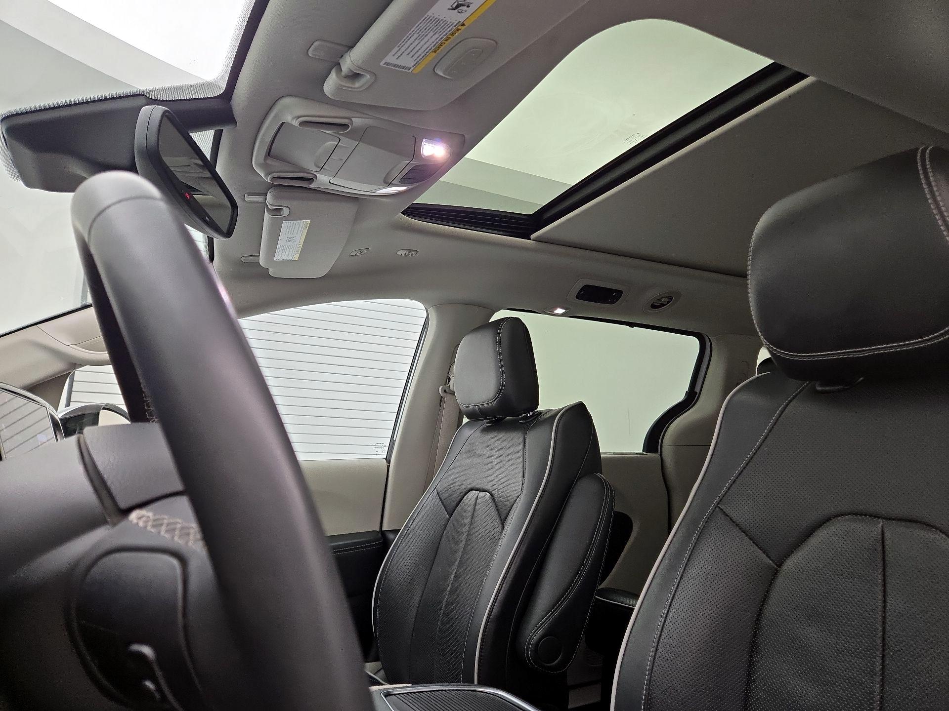 Thumbnail: 2023 Chrysler Pacifica - 20