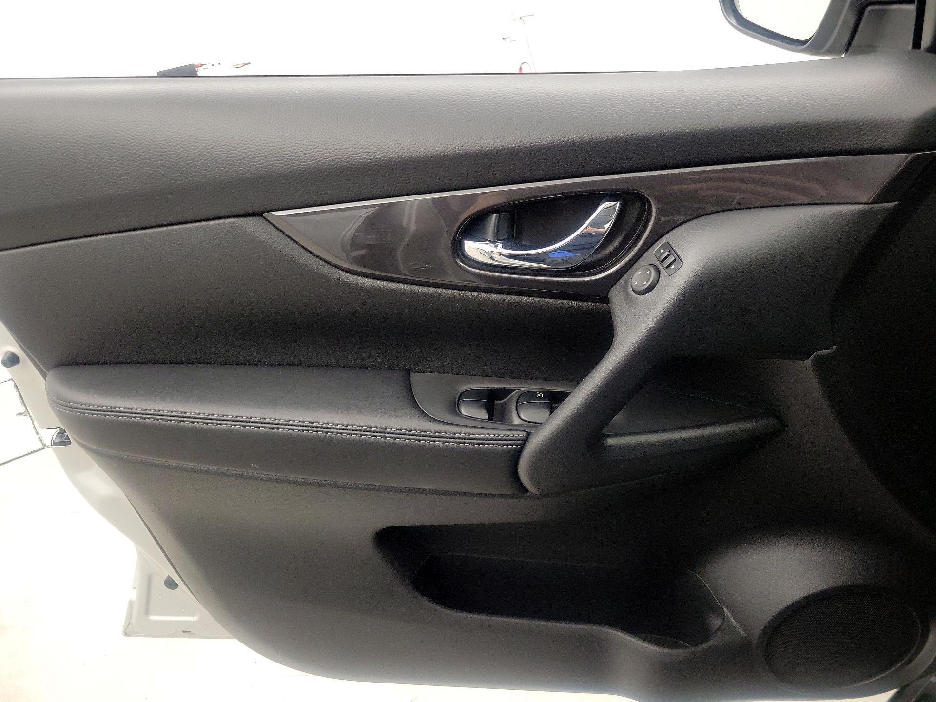 Thumbnail: 2020 Nissan Rogue - 12