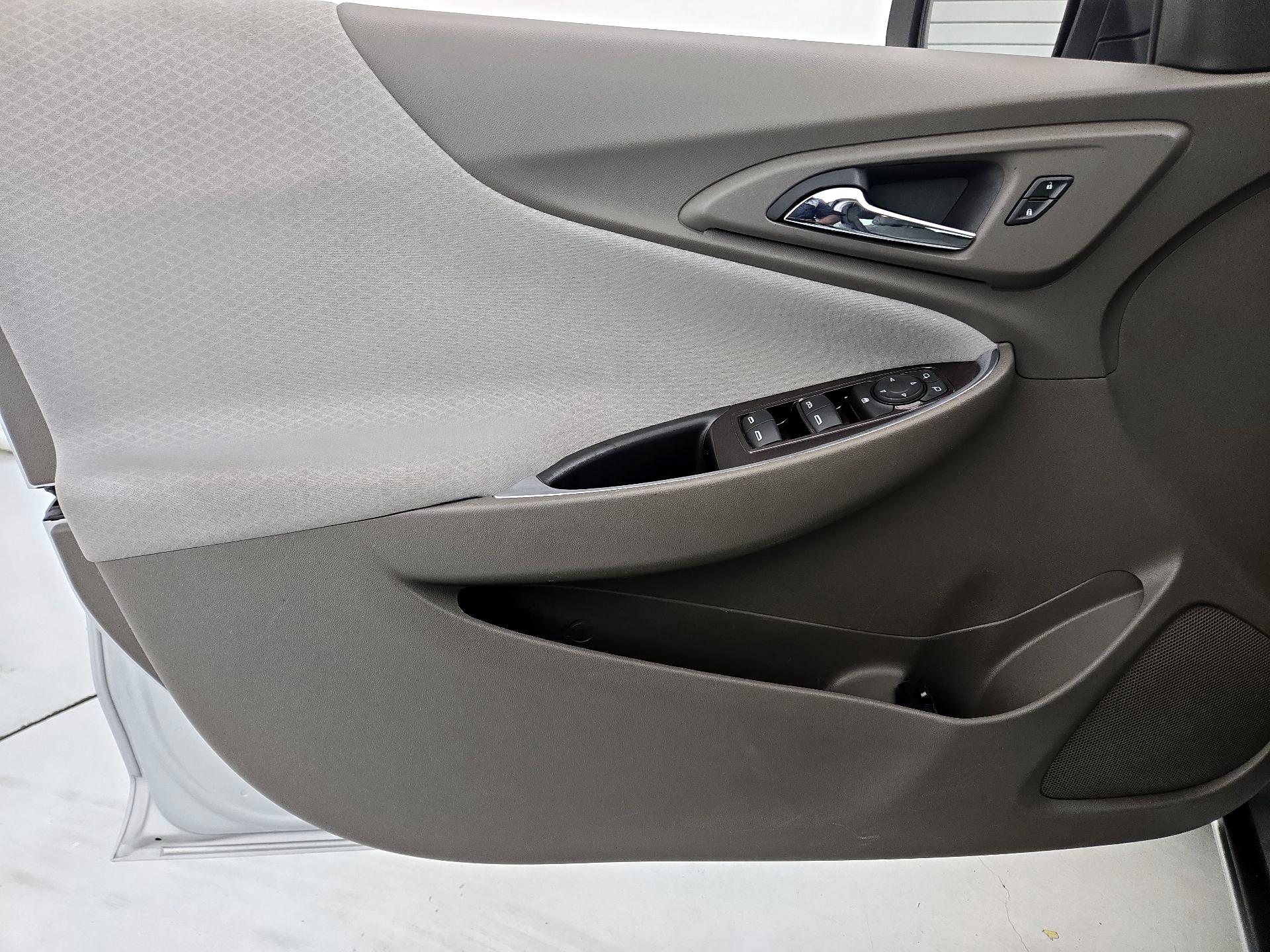 Thumbnail: 2020 Chevrolet Malibu - 12