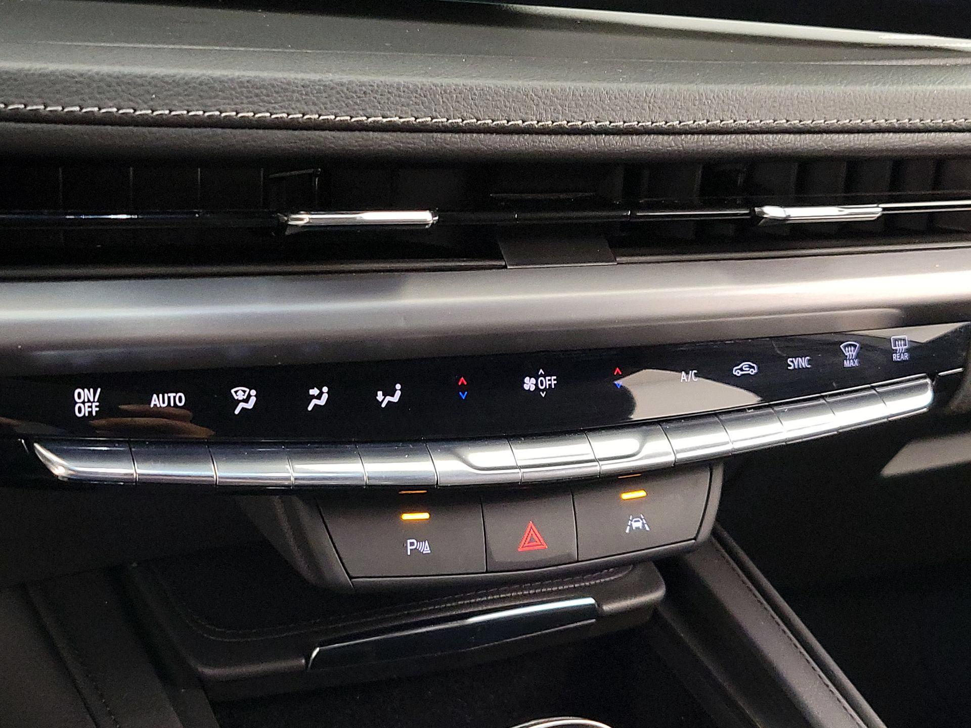 Thumbnail: 2024 Cadillac XT4 - 16