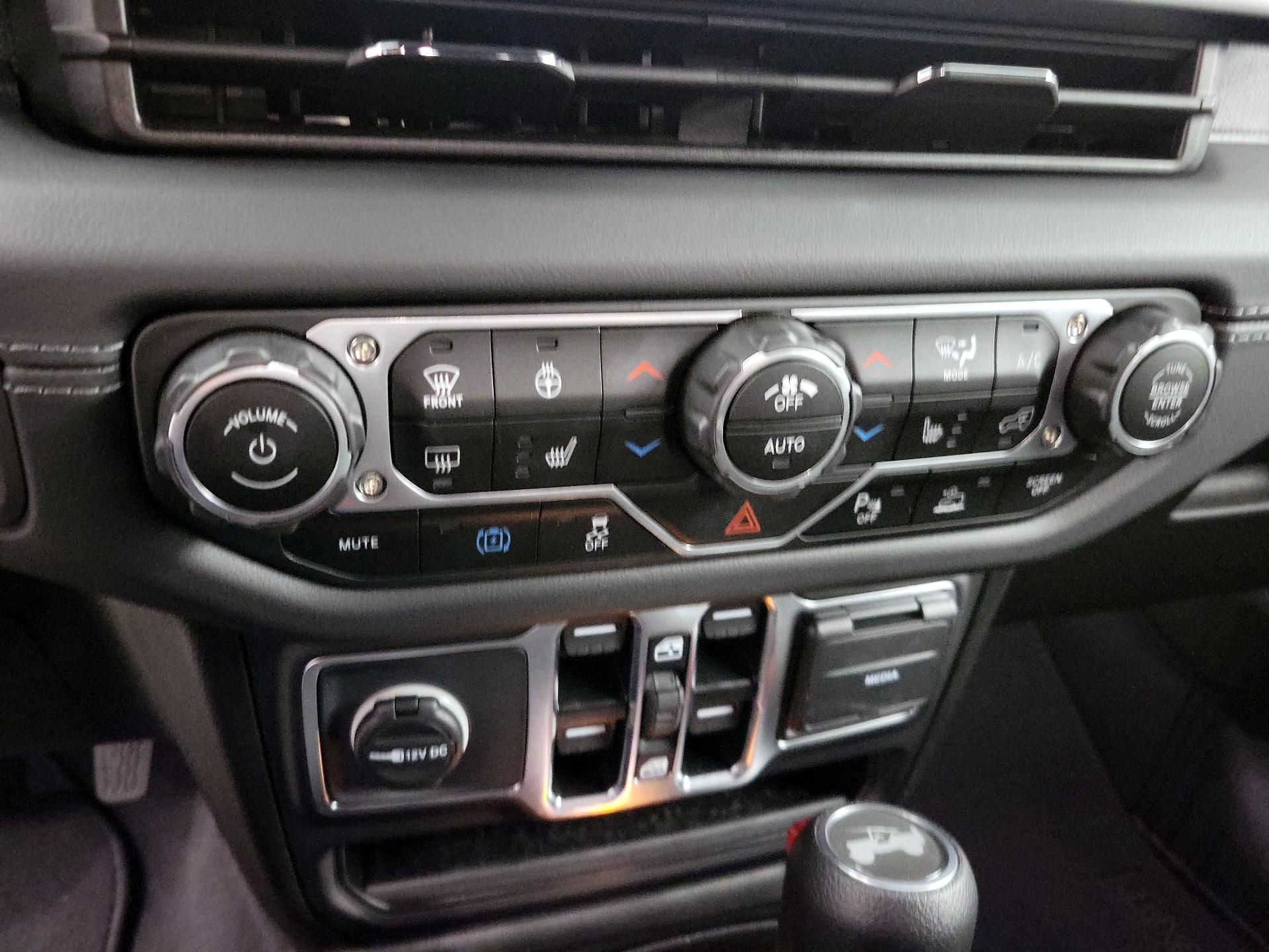 Thumbnail: 2025 Jeep Wrangler - 16