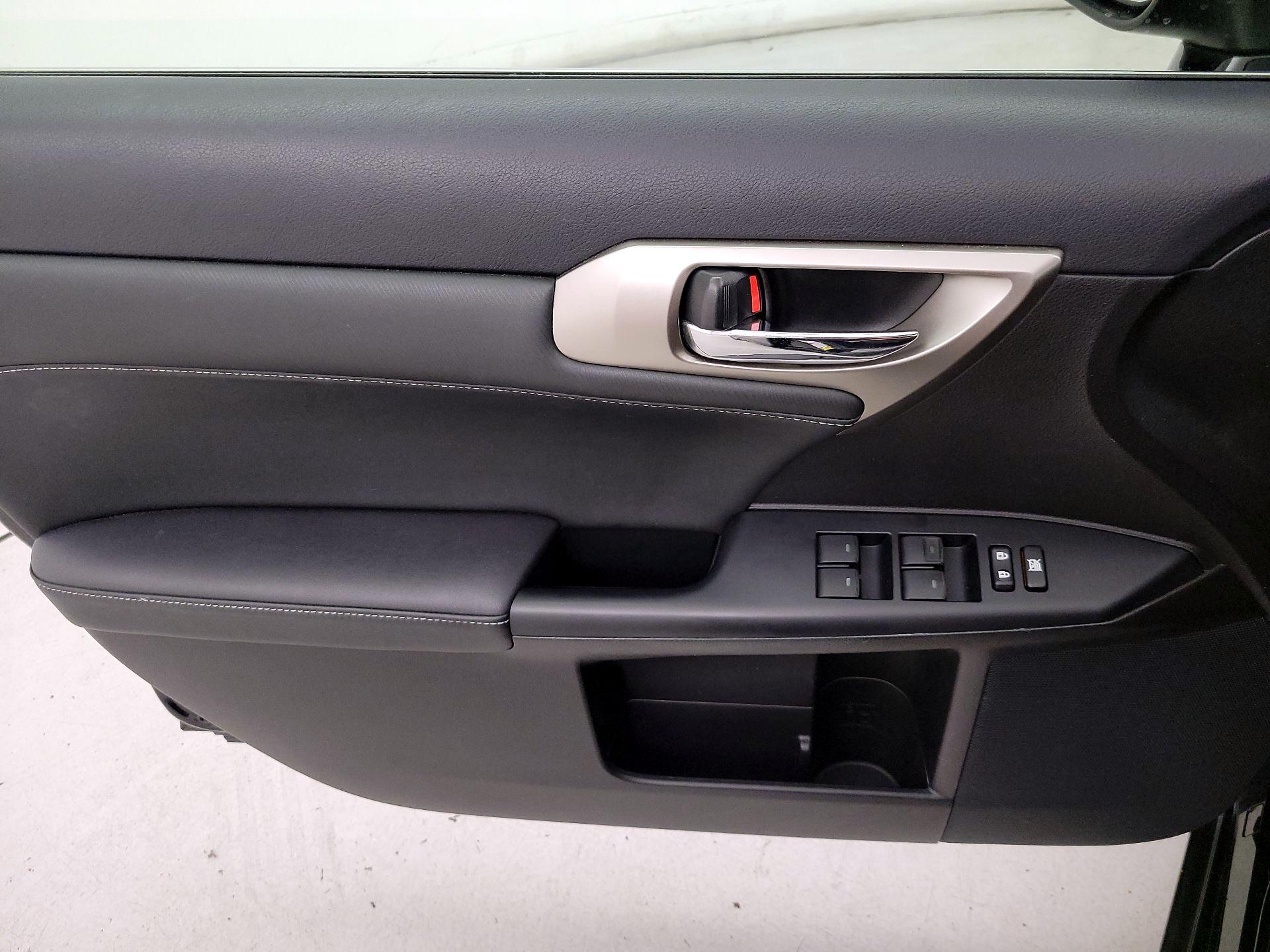 Thumbnail: 2016 Lexus CT - 12