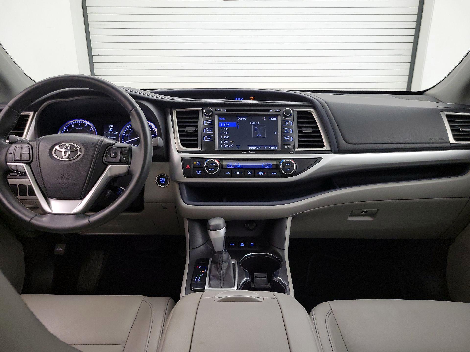 Thumbnail: 2015 Toyota Highlander - 9
