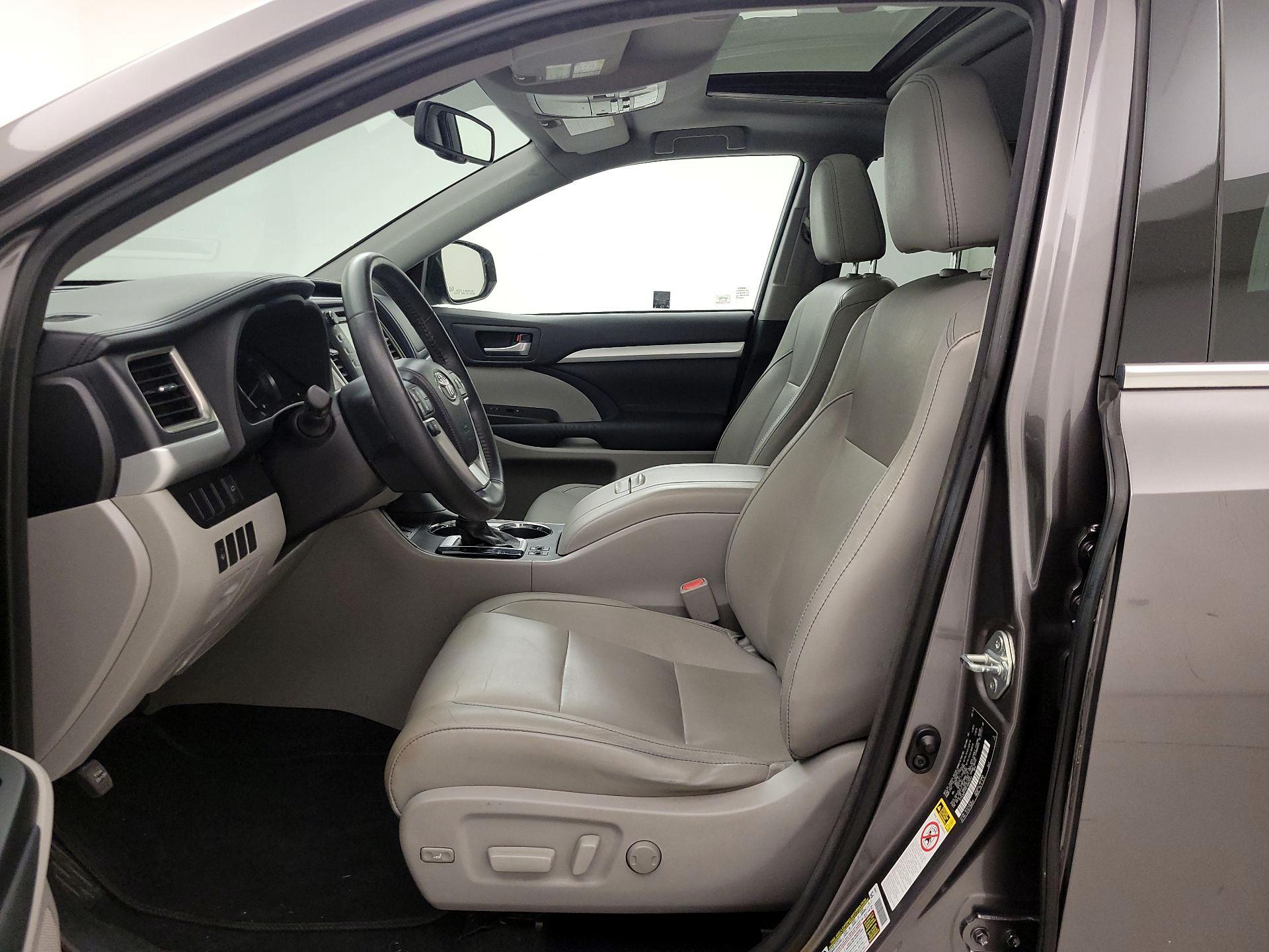 Thumbnail: 2015 Toyota Highlander - 11