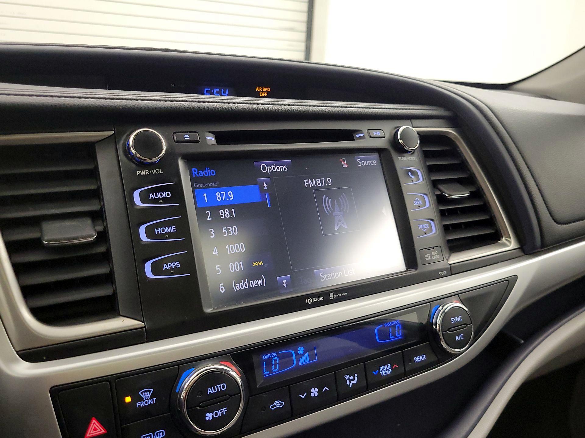 Thumbnail: 2015 Toyota Highlander - 15