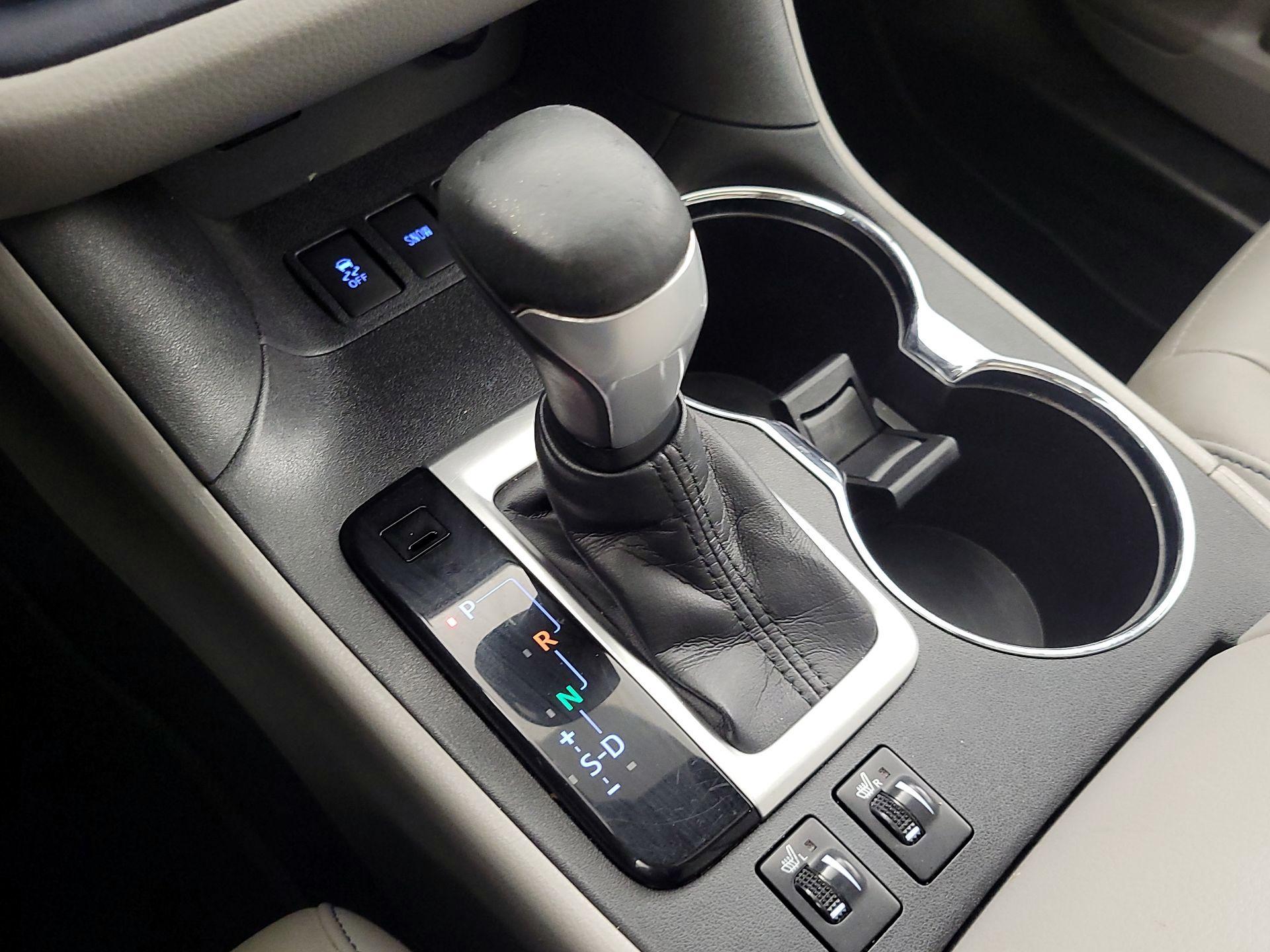 Thumbnail: 2015 Toyota Highlander - 17