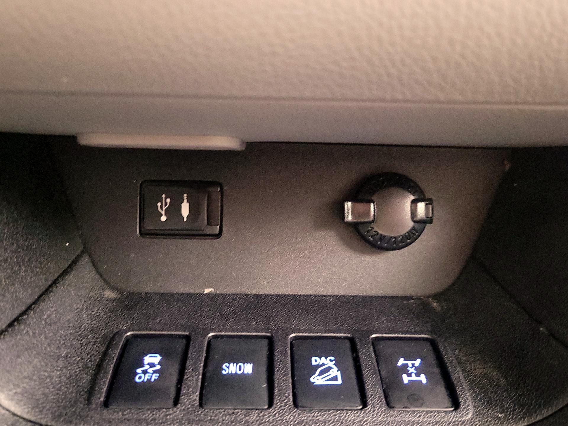 Thumbnail: 2015 Toyota Highlander - 18