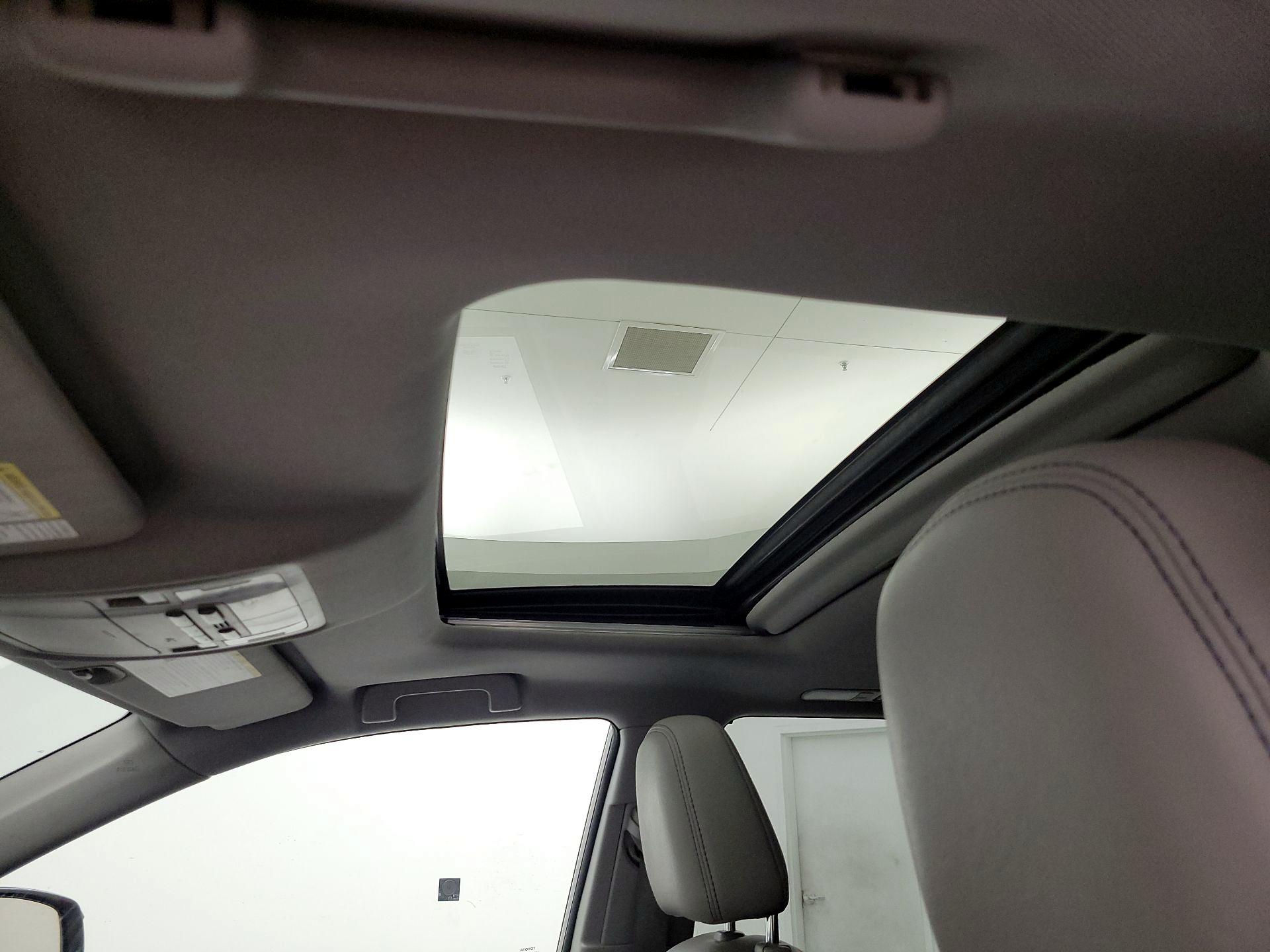 Thumbnail: 2015 Toyota Highlander - 19