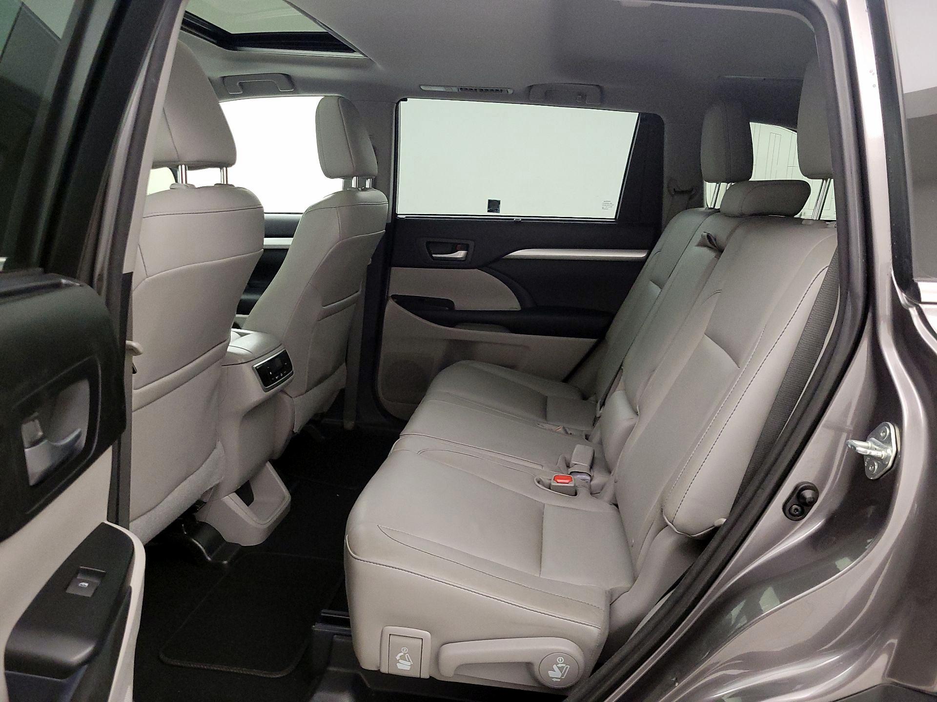 Thumbnail: 2015 Toyota Highlander - 20