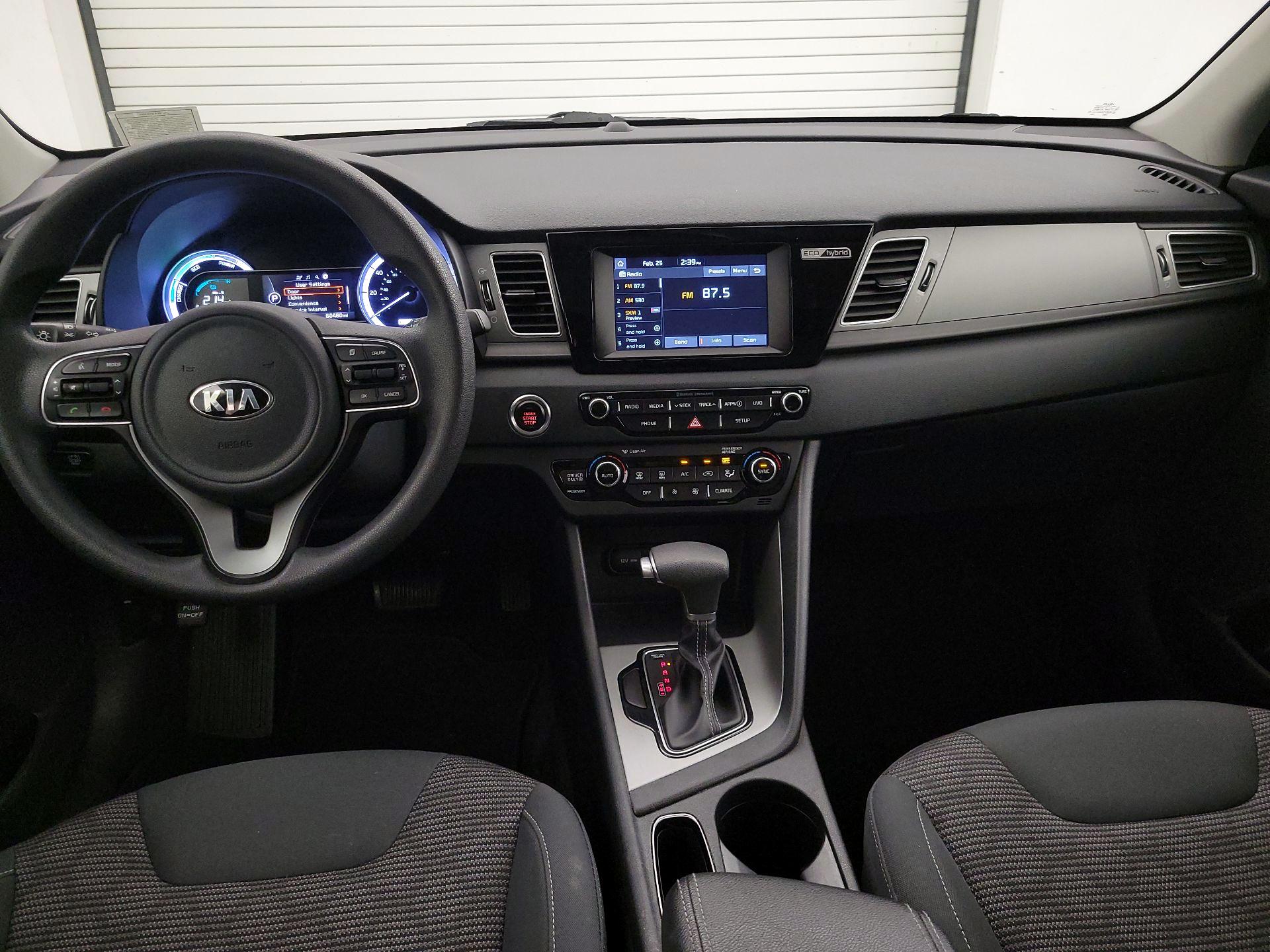 Thumbnail: 2017 Kia Niro - 9