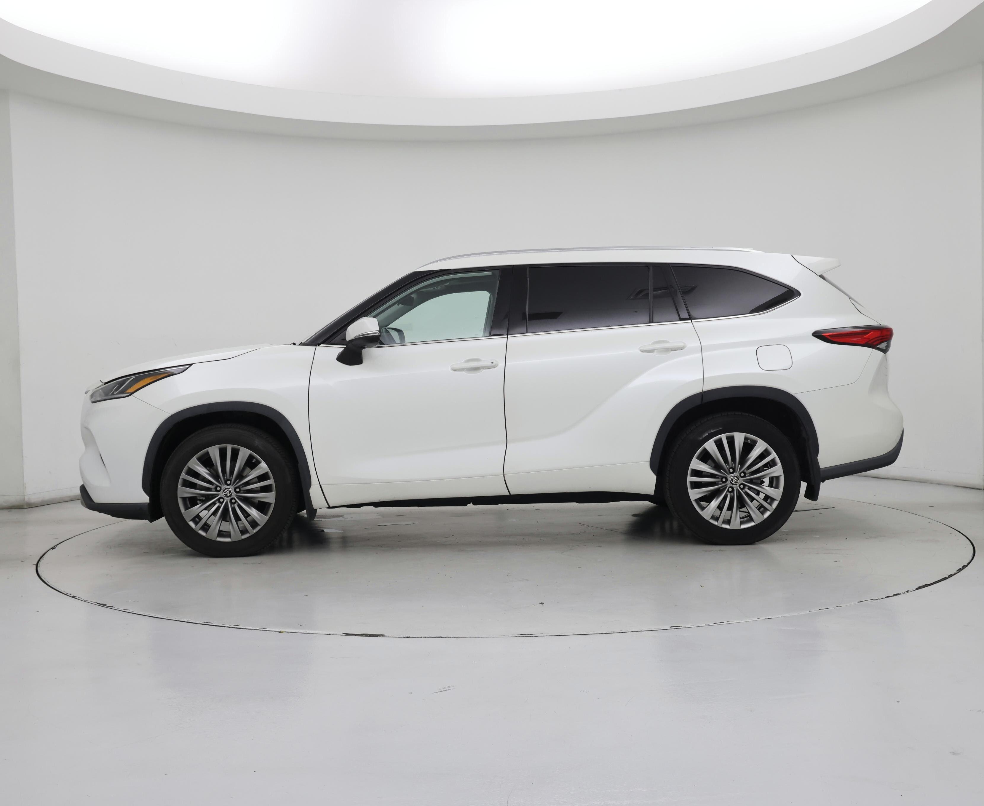 Thumbnail: 2020 Toyota Highlander - 3