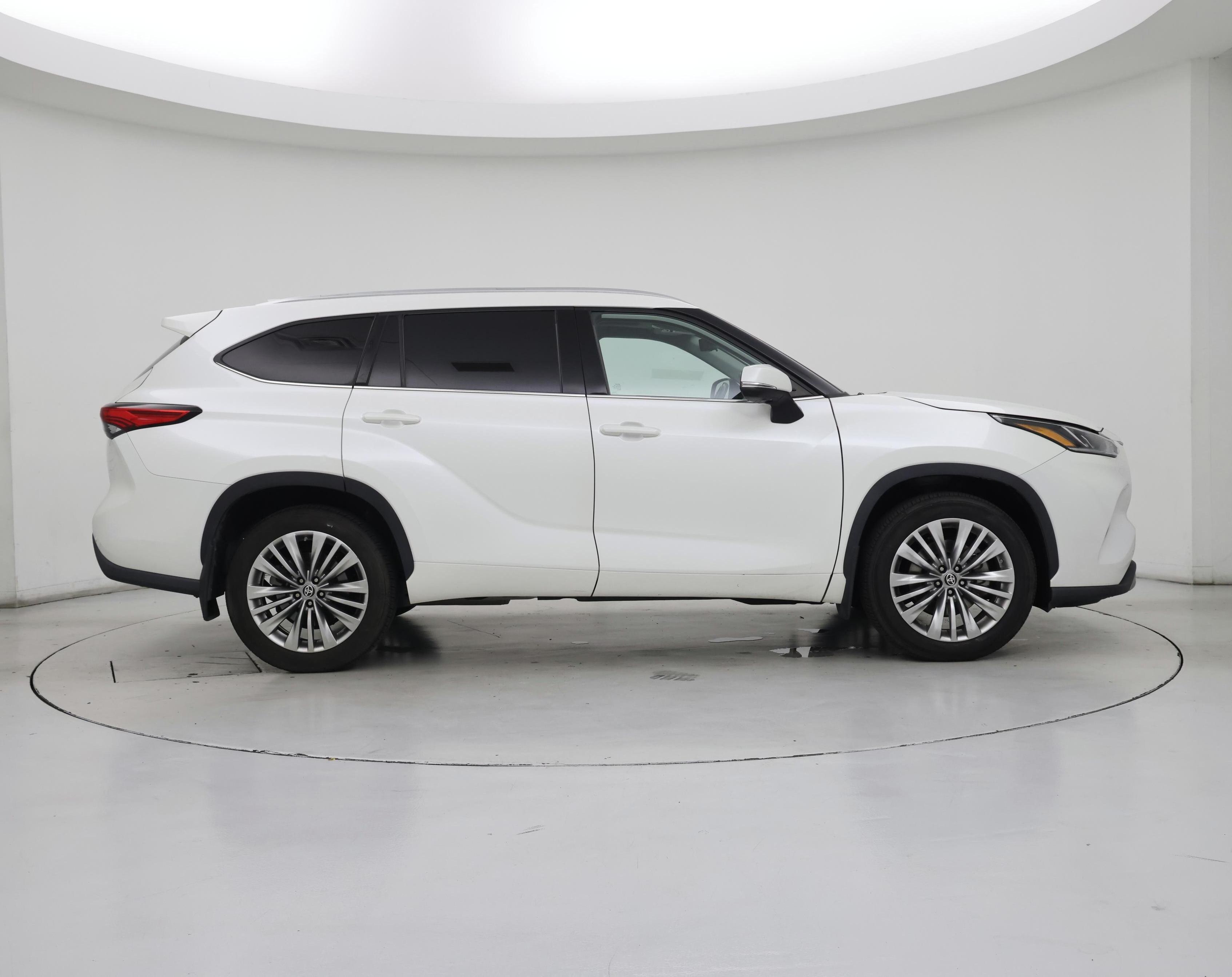 Thumbnail: 2020 Toyota Highlander - 7