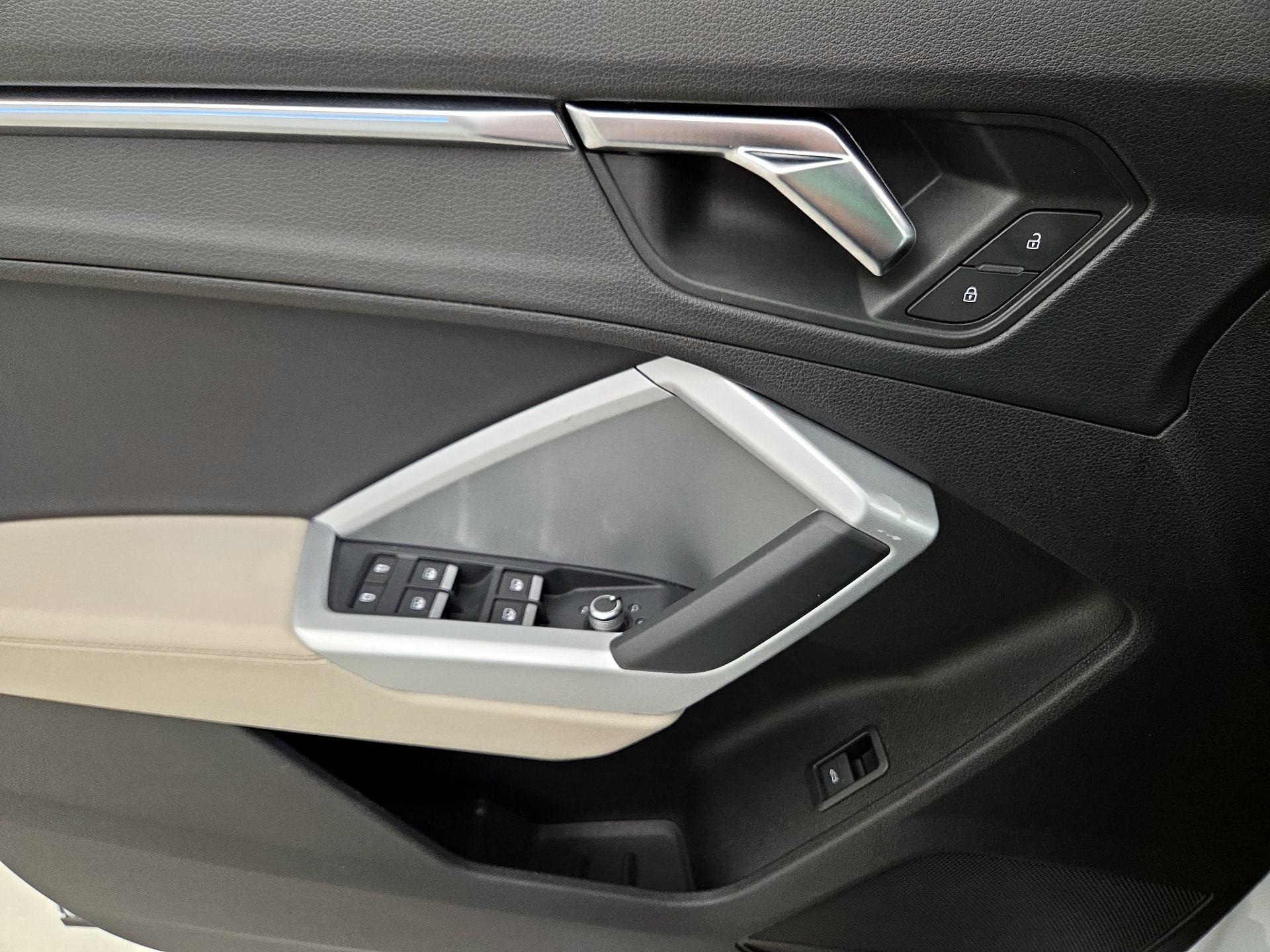 Thumbnail: 2021 Audi Q3 - 12