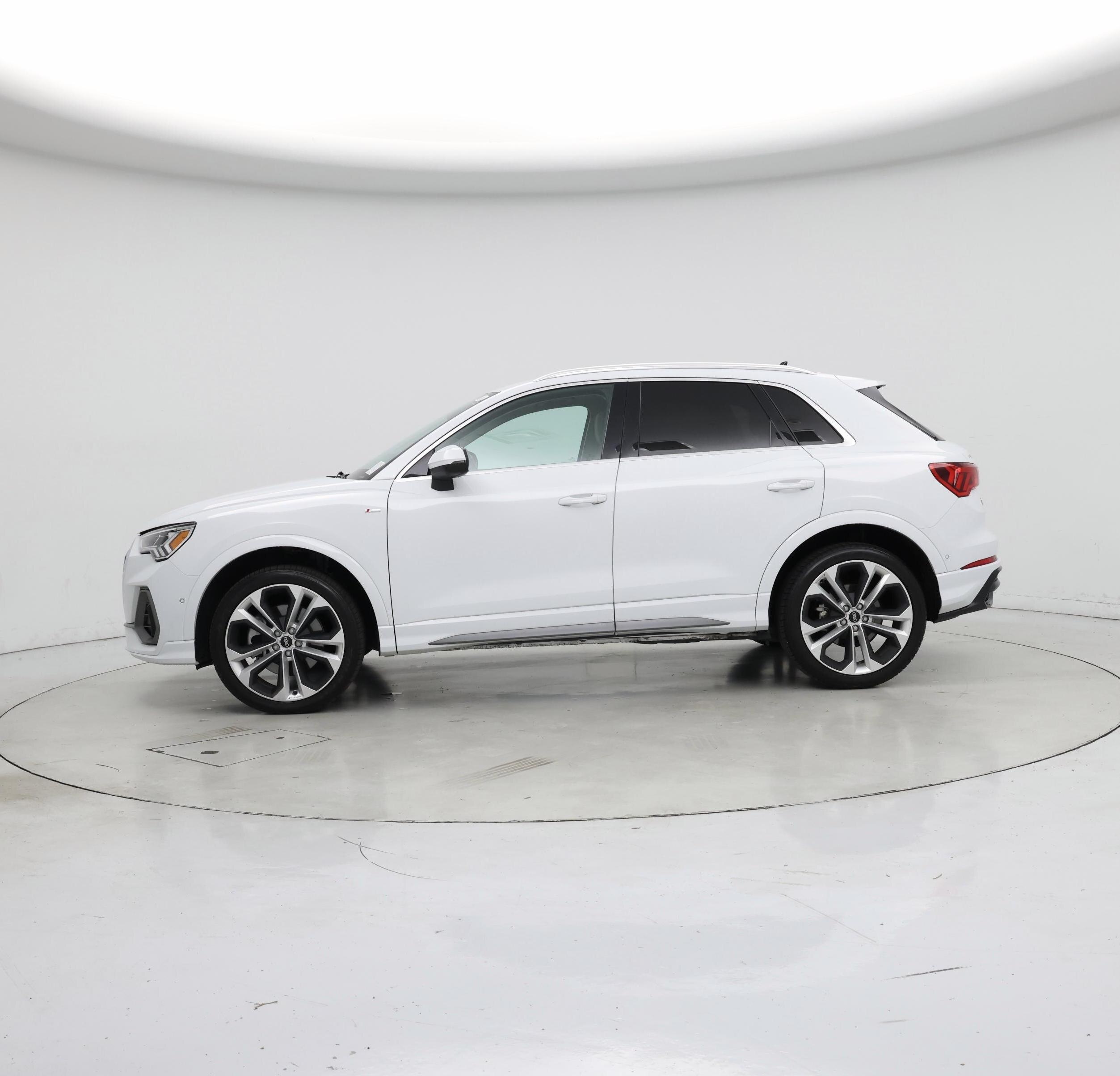 Thumbnail: 2021 Audi Q3 - 3