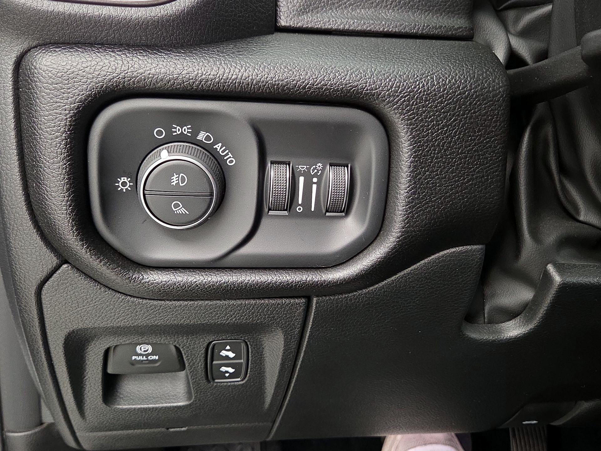 Thumbnail: 2025 RAM 1500 - 13