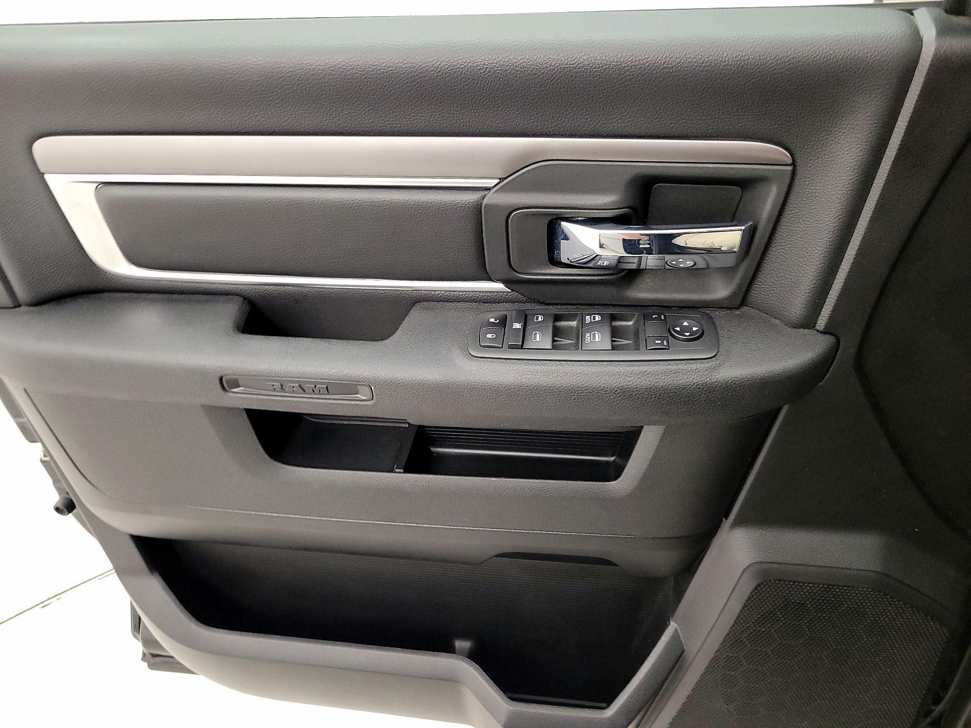 Thumbnail: 2022 RAM 1500 Classic - 12