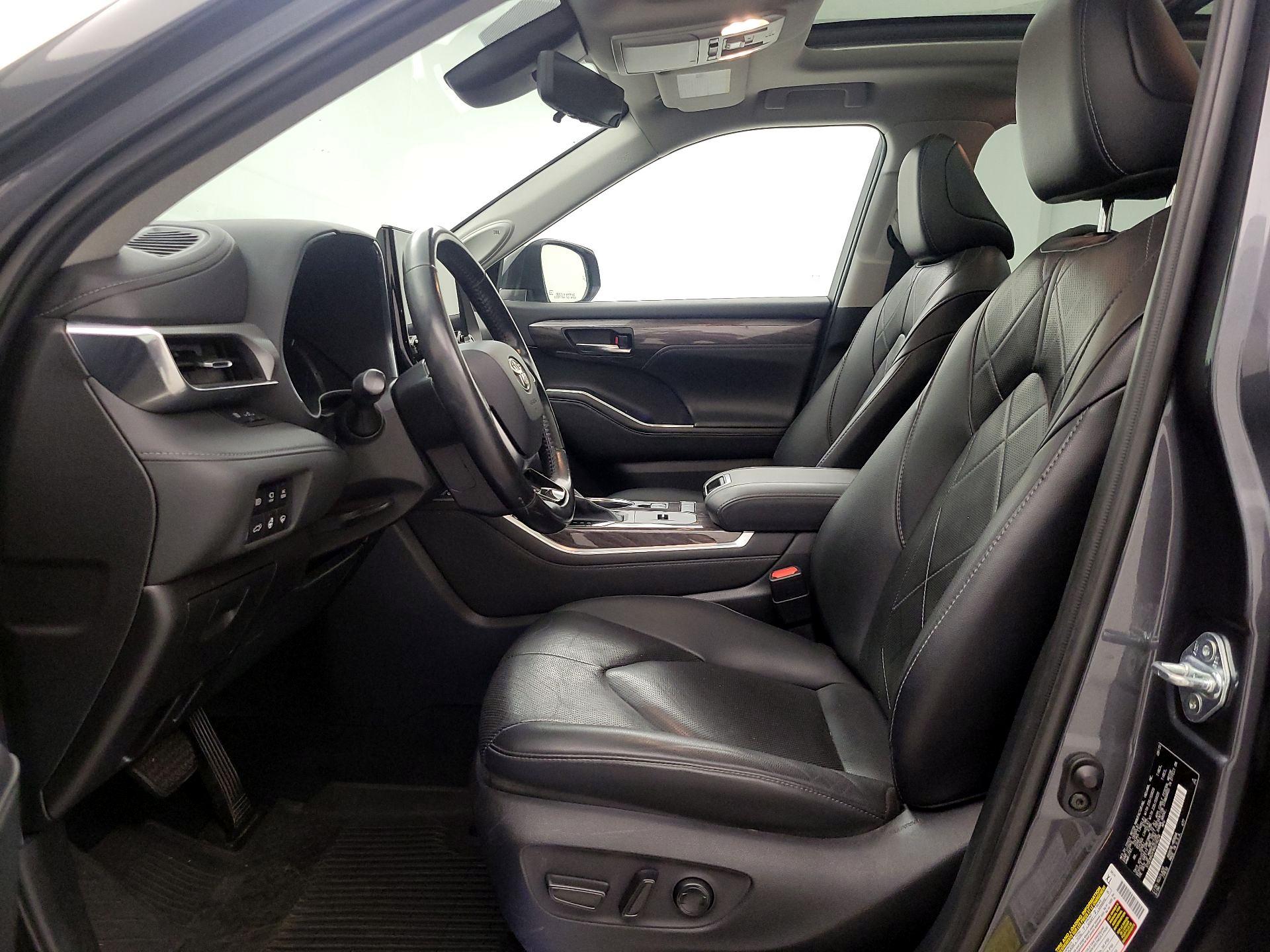 Thumbnail: 2021 Toyota Highlander - 11