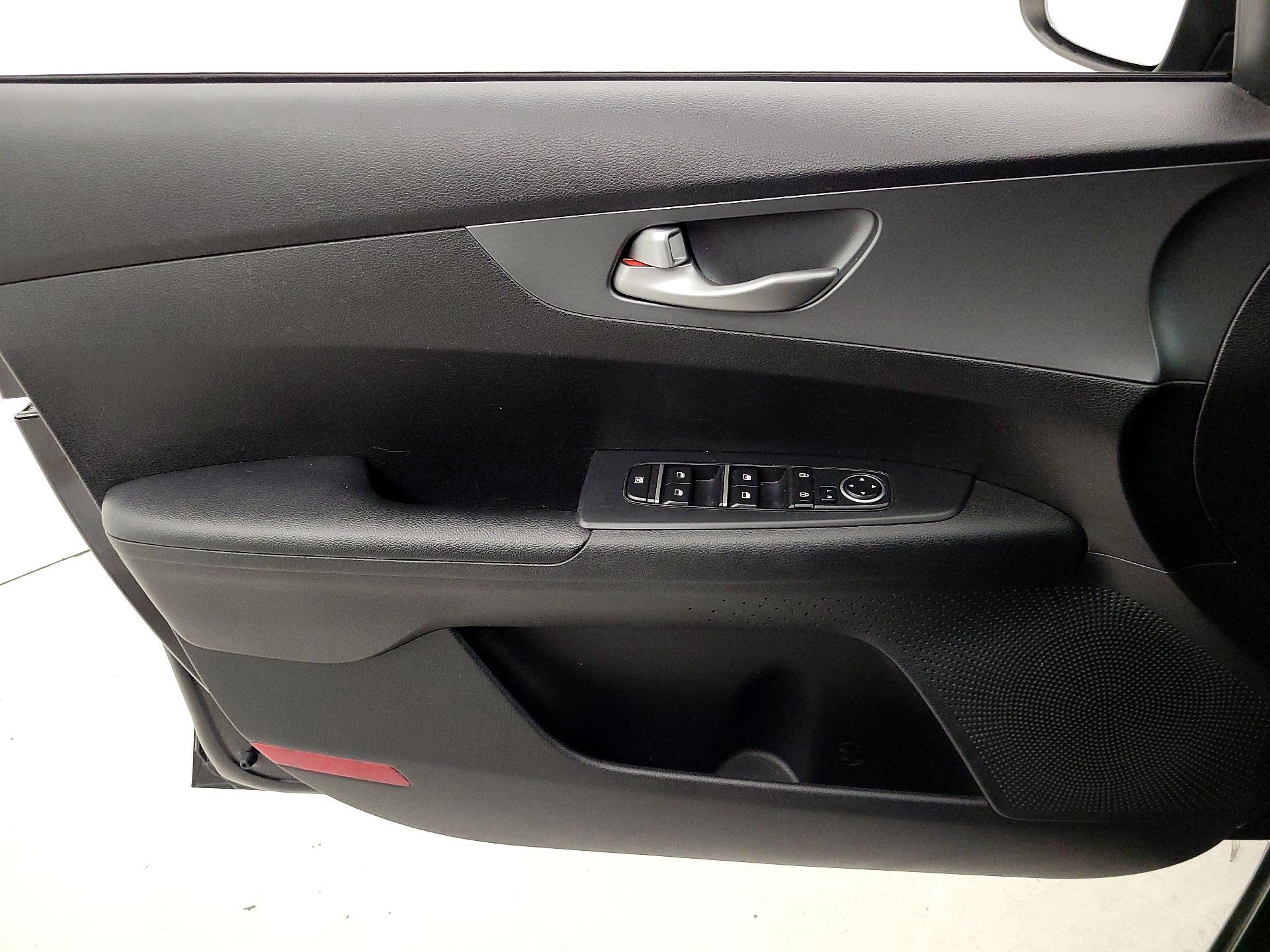 Thumbnail: 2019 Kia Forte - 12