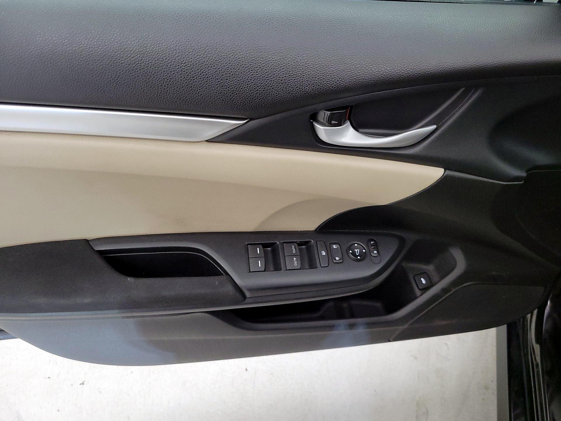 Thumbnail: 2016 Honda Civic - 12