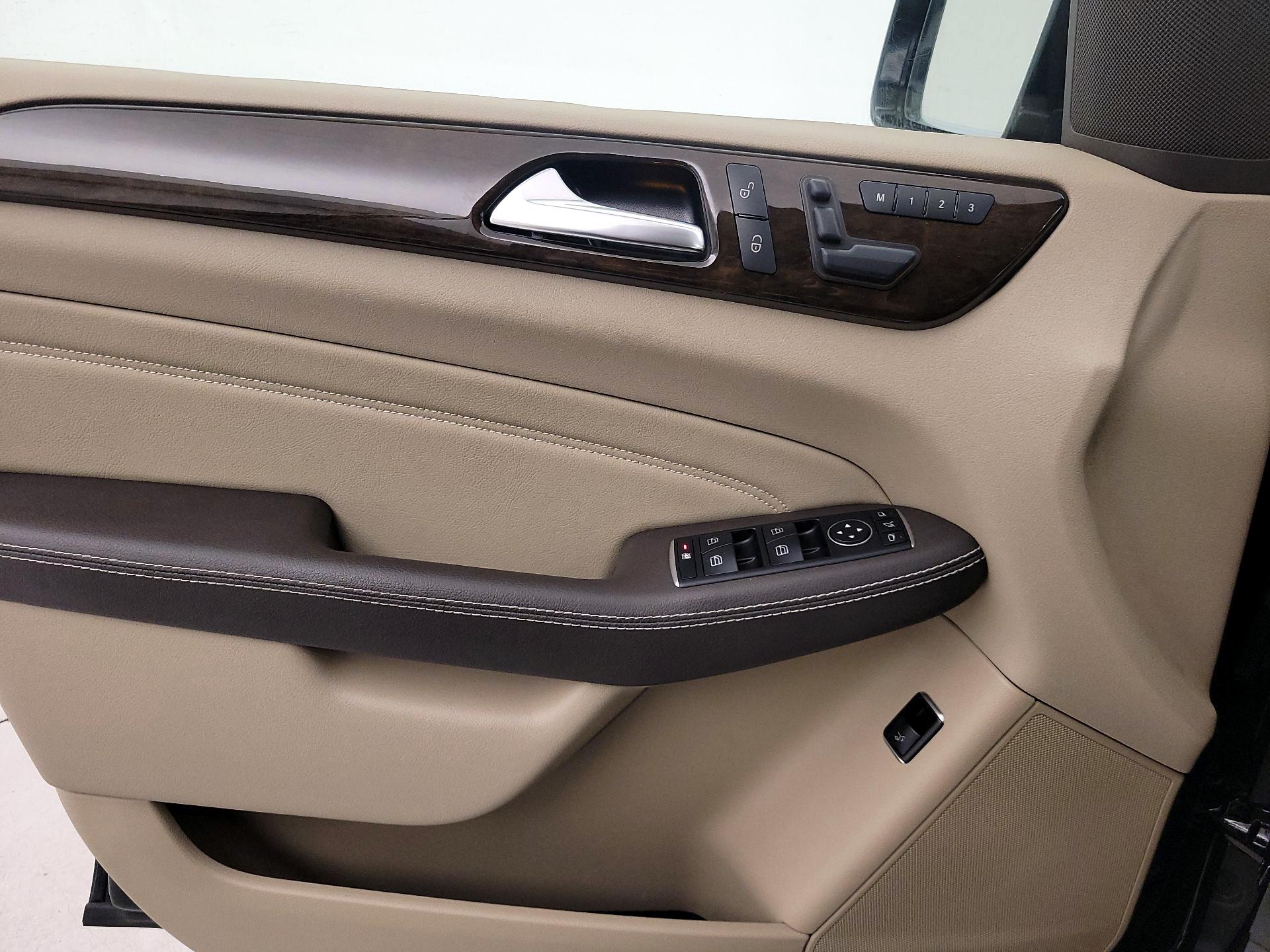 Thumbnail: 2015 Mercedes-Benz M-Class - 12