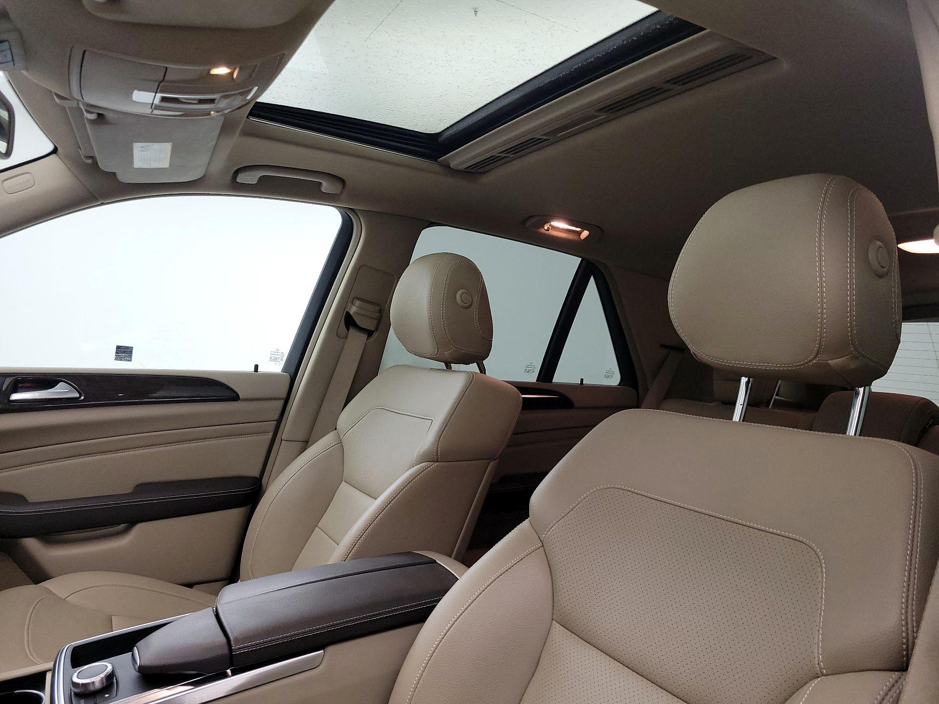 Thumbnail: 2015 Mercedes-Benz M-Class - 19