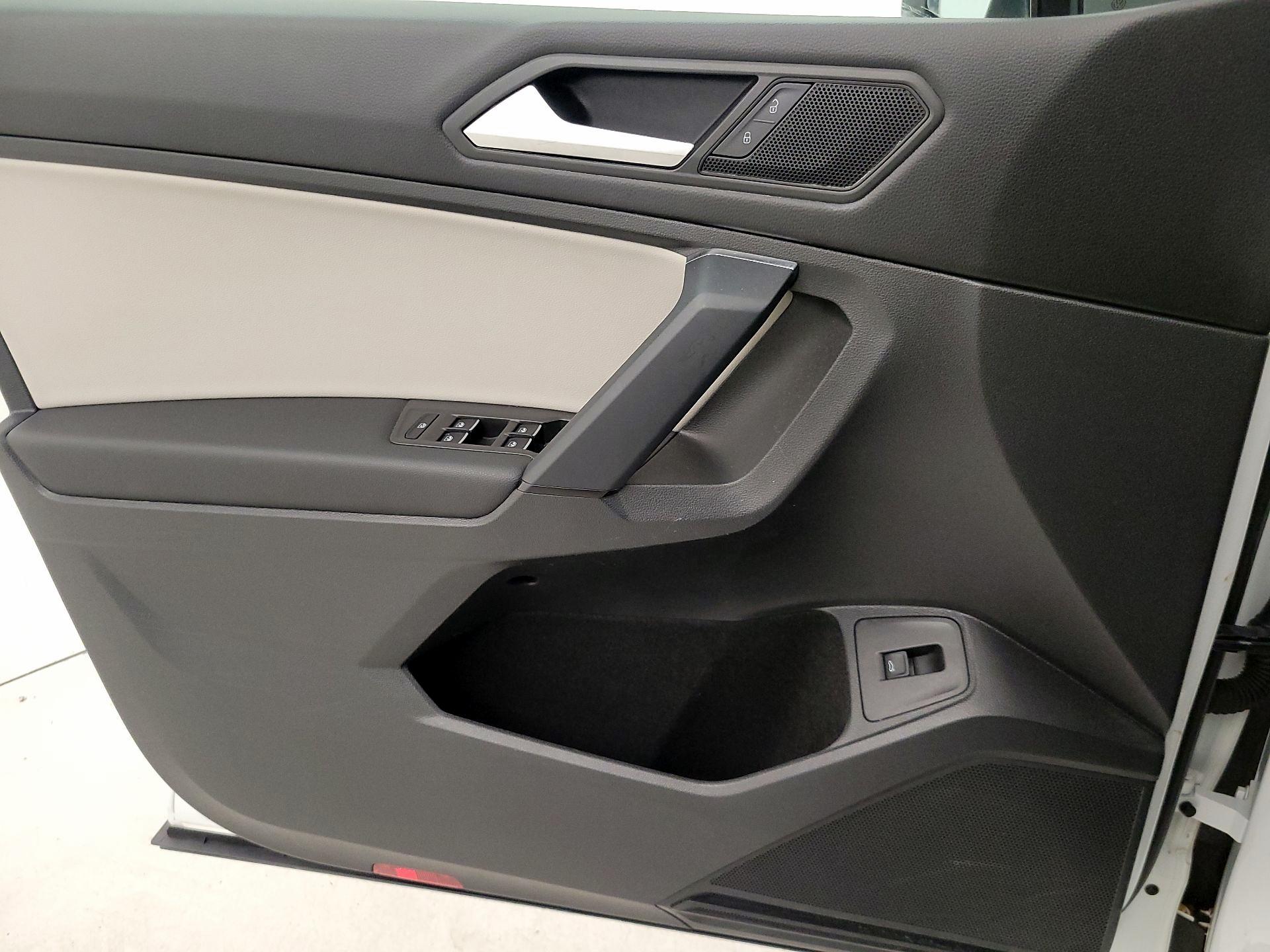 Thumbnail: 2019 Volkswagen Tiguan - 12