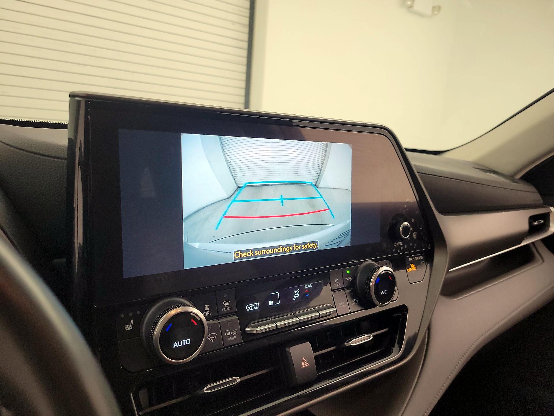 Thumbnail: 2023 Toyota Highlander - 14