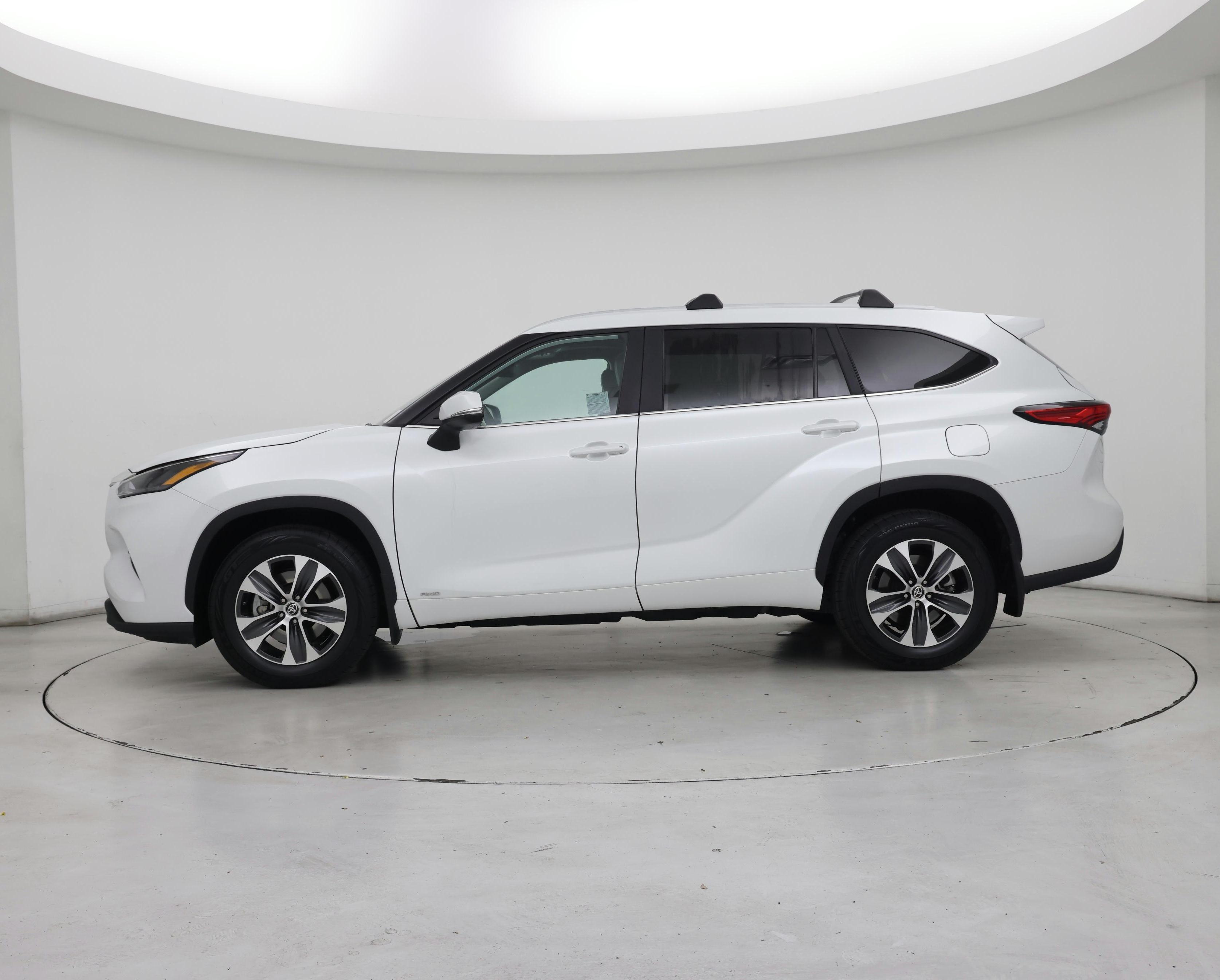 Thumbnail: 2023 Toyota Highlander - 3