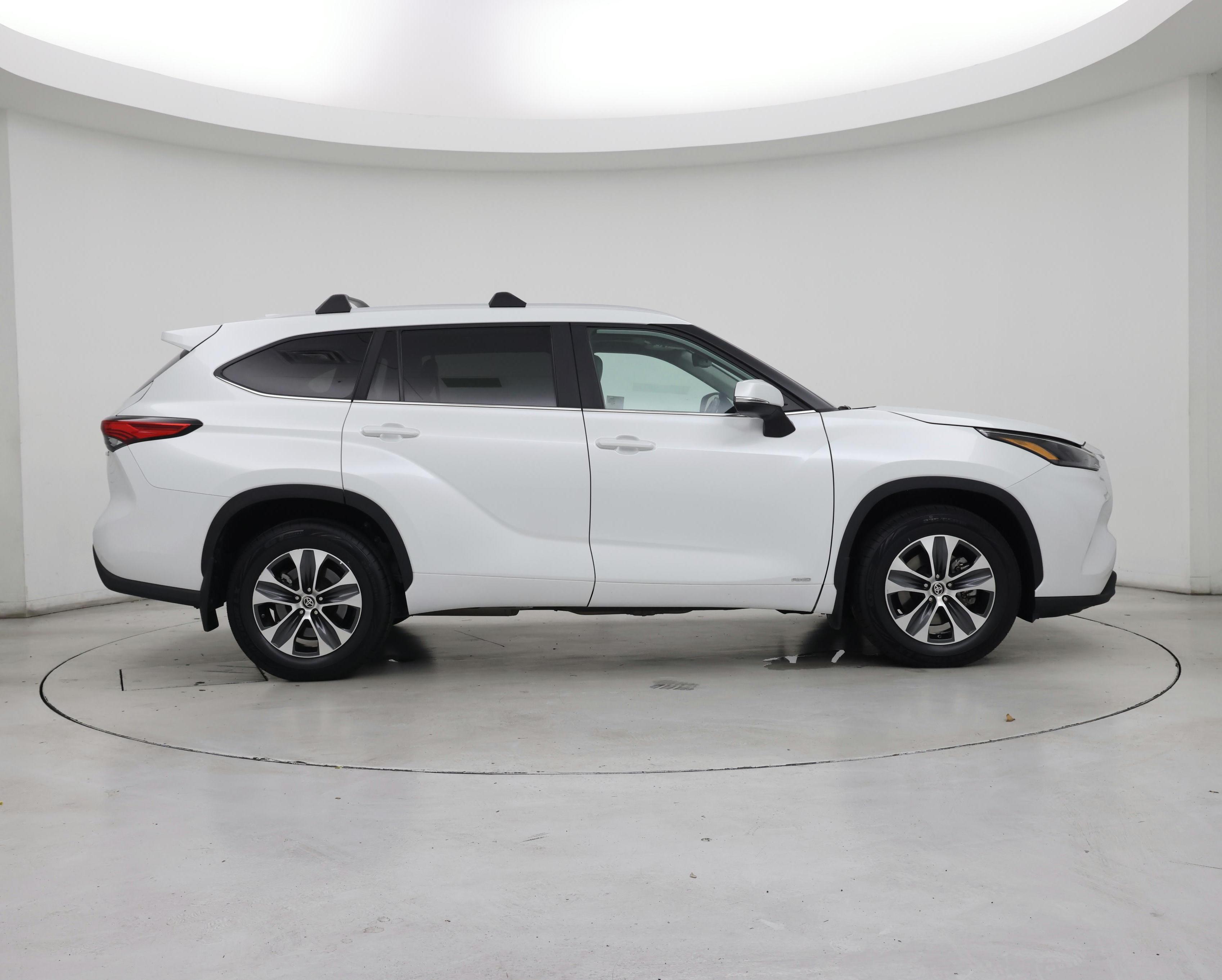 Thumbnail: 2023 Toyota Highlander - 7