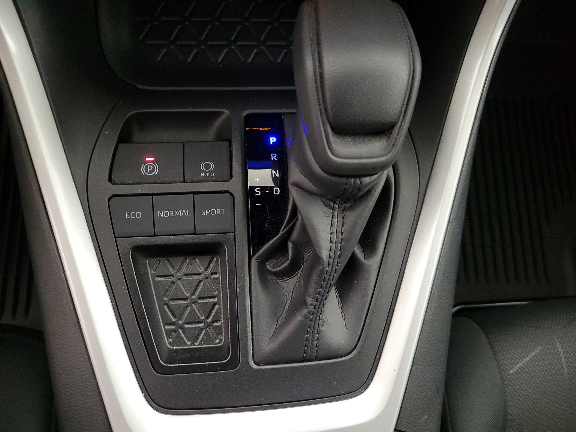 Thumbnail: 2024 Toyota RAV4 - 17