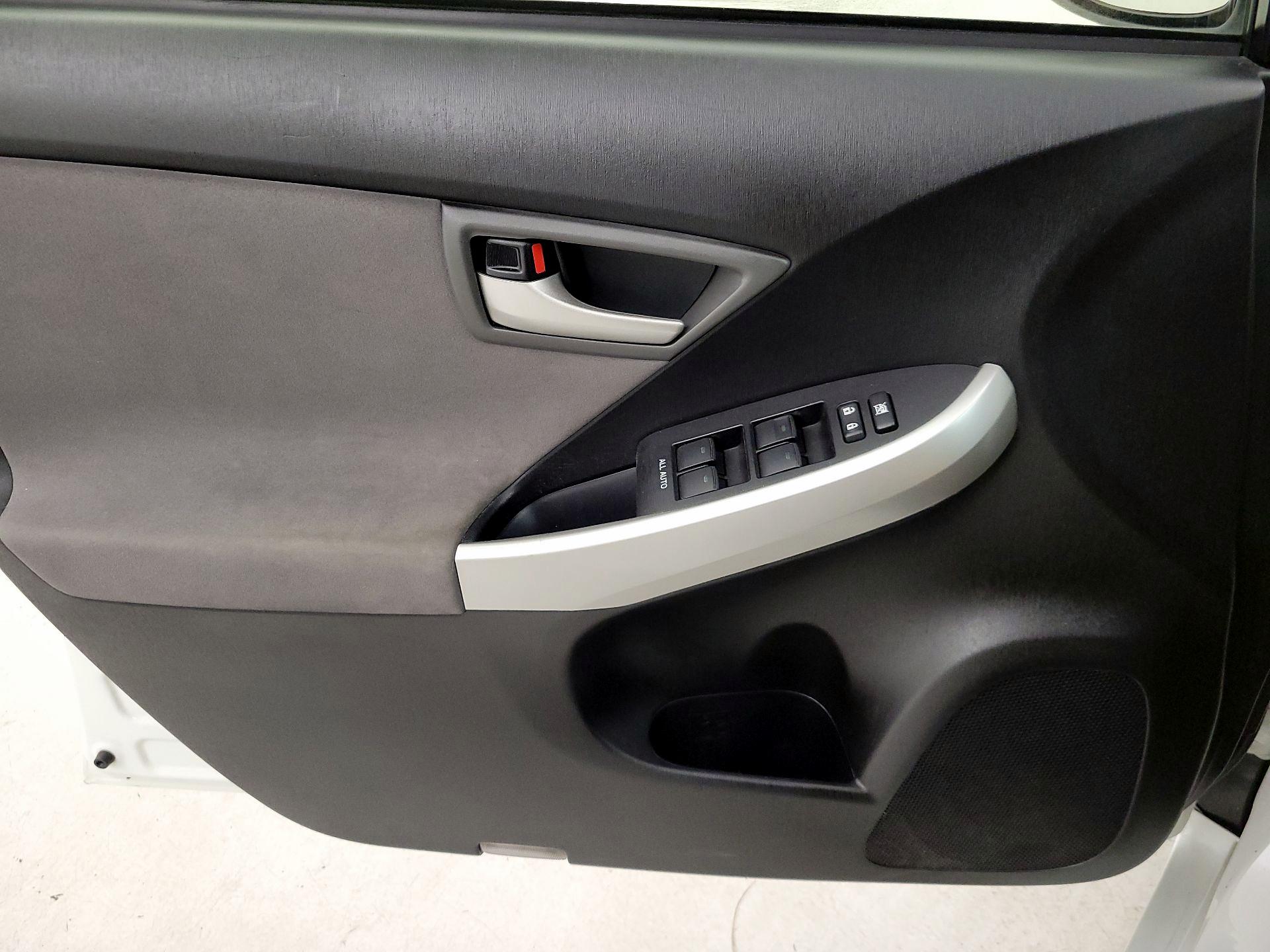 Thumbnail: 2015 Toyota Prius - 12