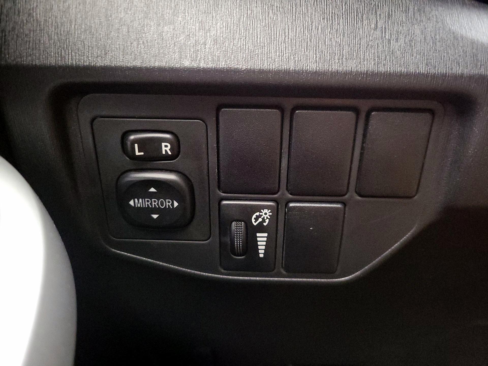 Thumbnail: 2015 Toyota Prius - 13