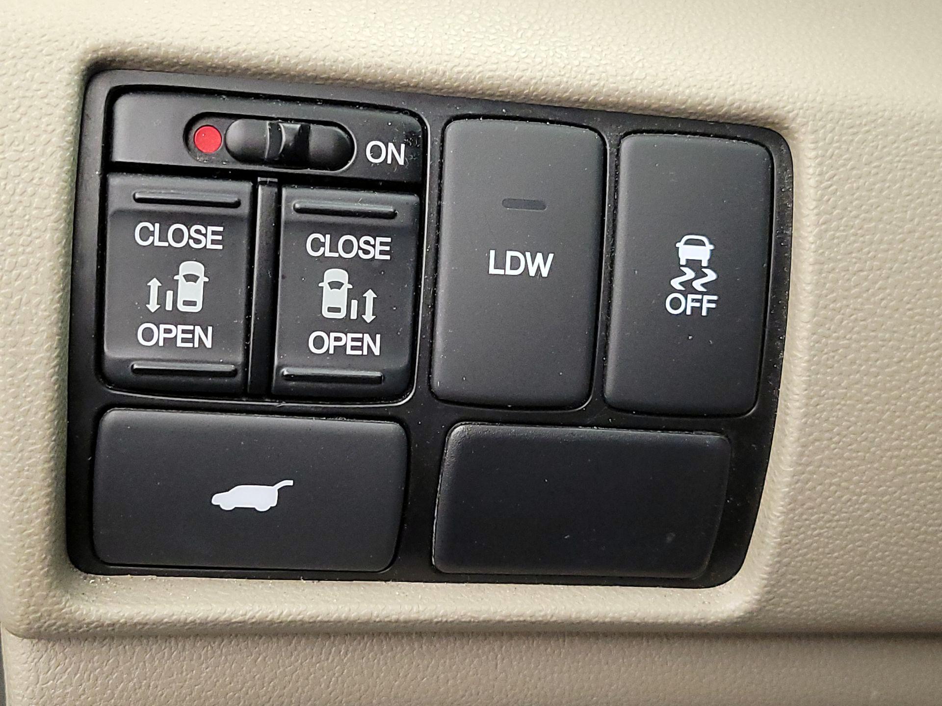 Thumbnail: 2016 Honda Odyssey - 13