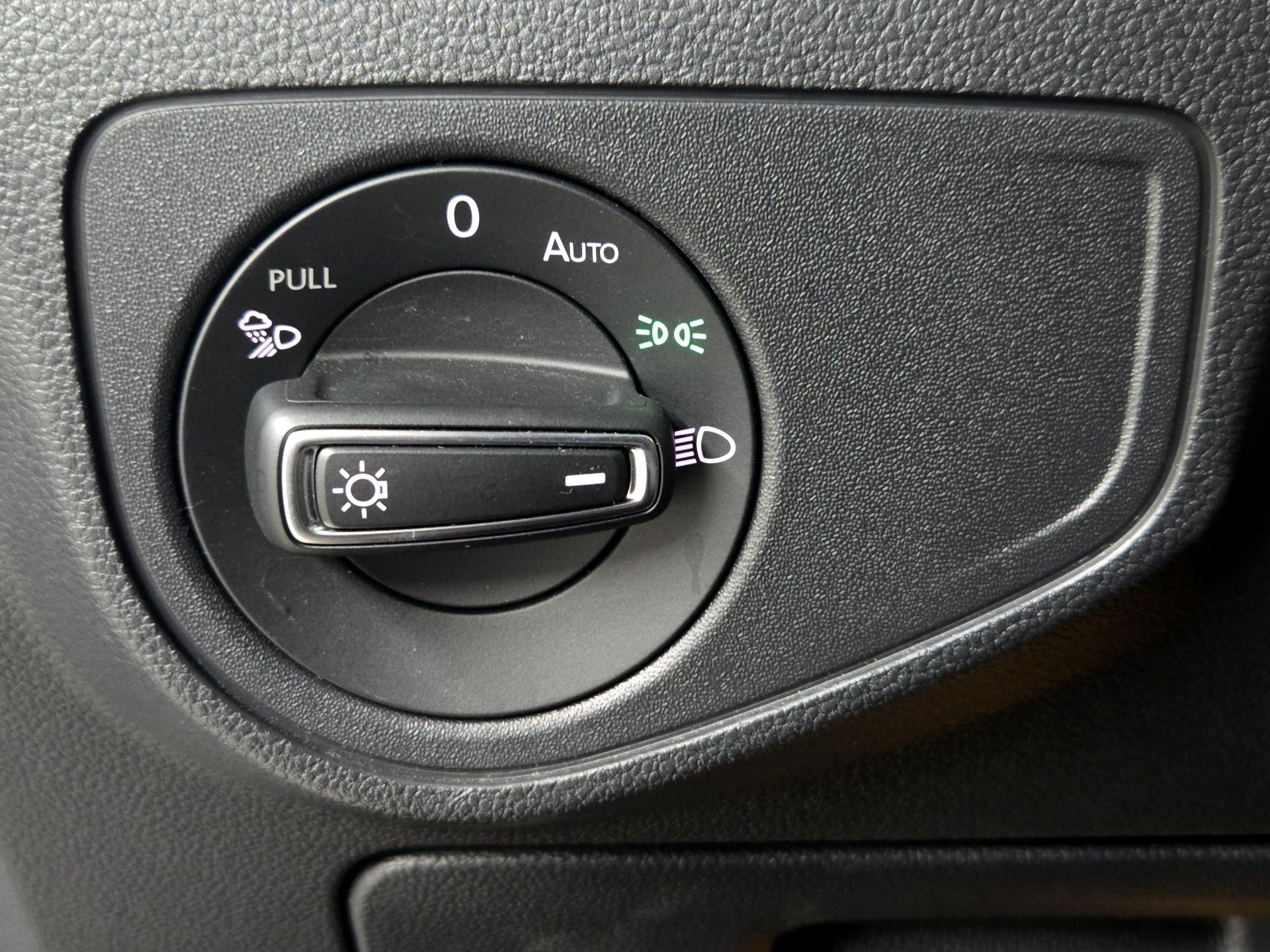 Thumbnail: 2021 Volkswagen Atlas - 13