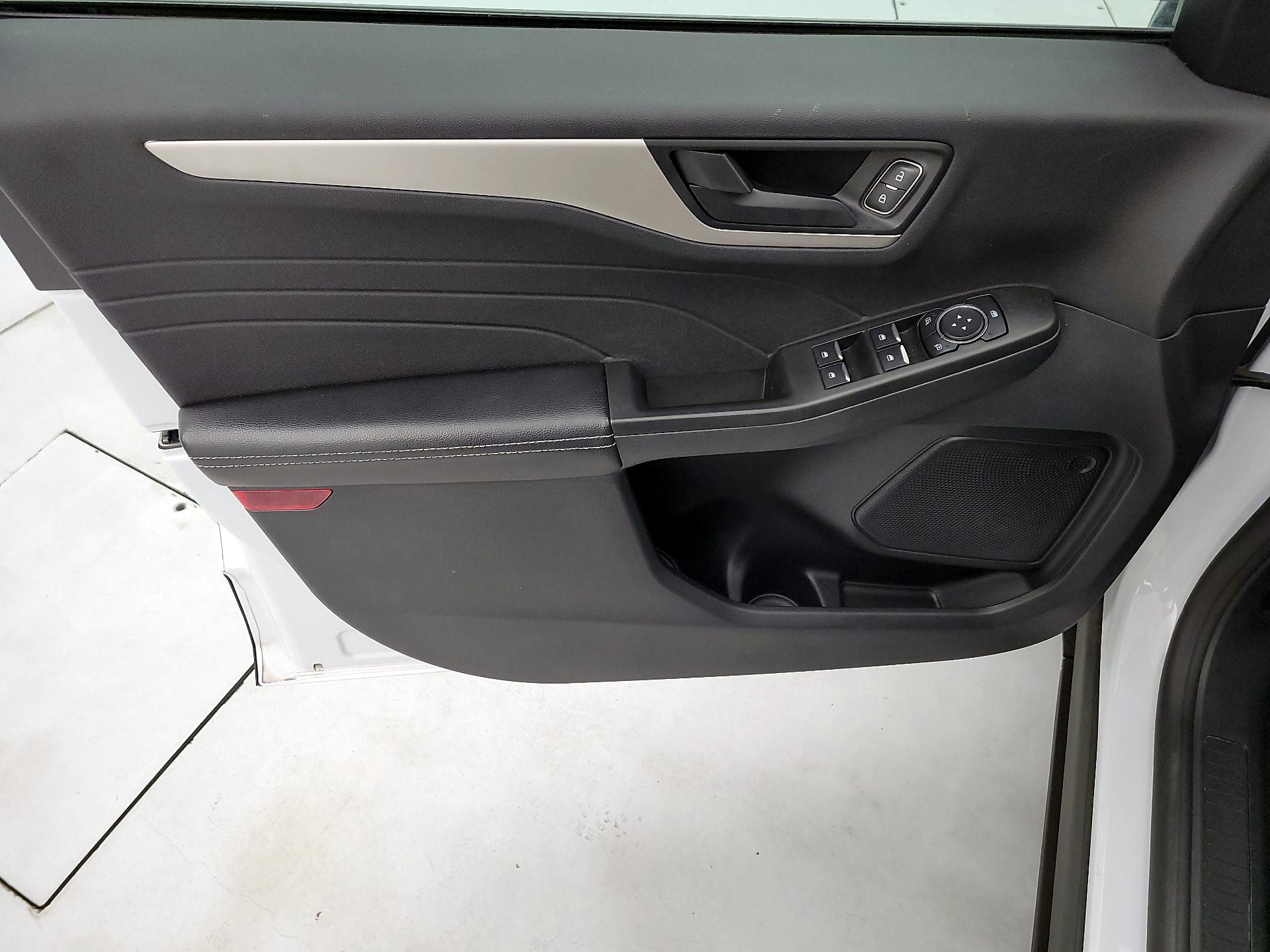 Thumbnail: 2022 Ford Escape - 12