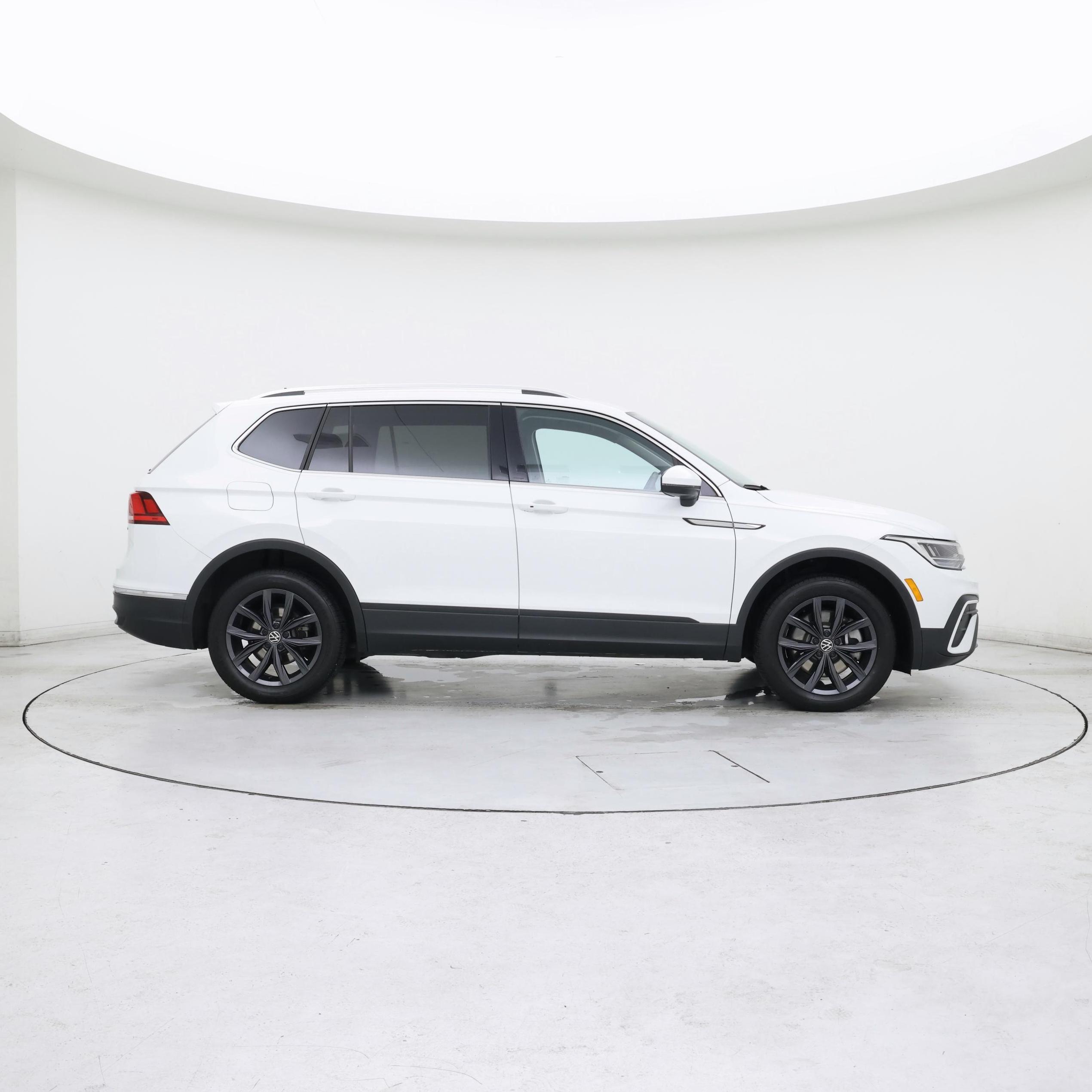 Thumbnail: 2024 Volkswagen Tiguan - 7