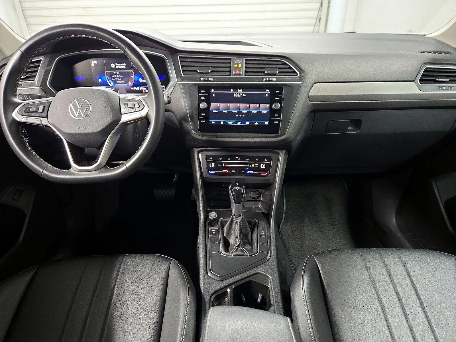 2024 Volkswagen Tiguan SE - Photo 10
