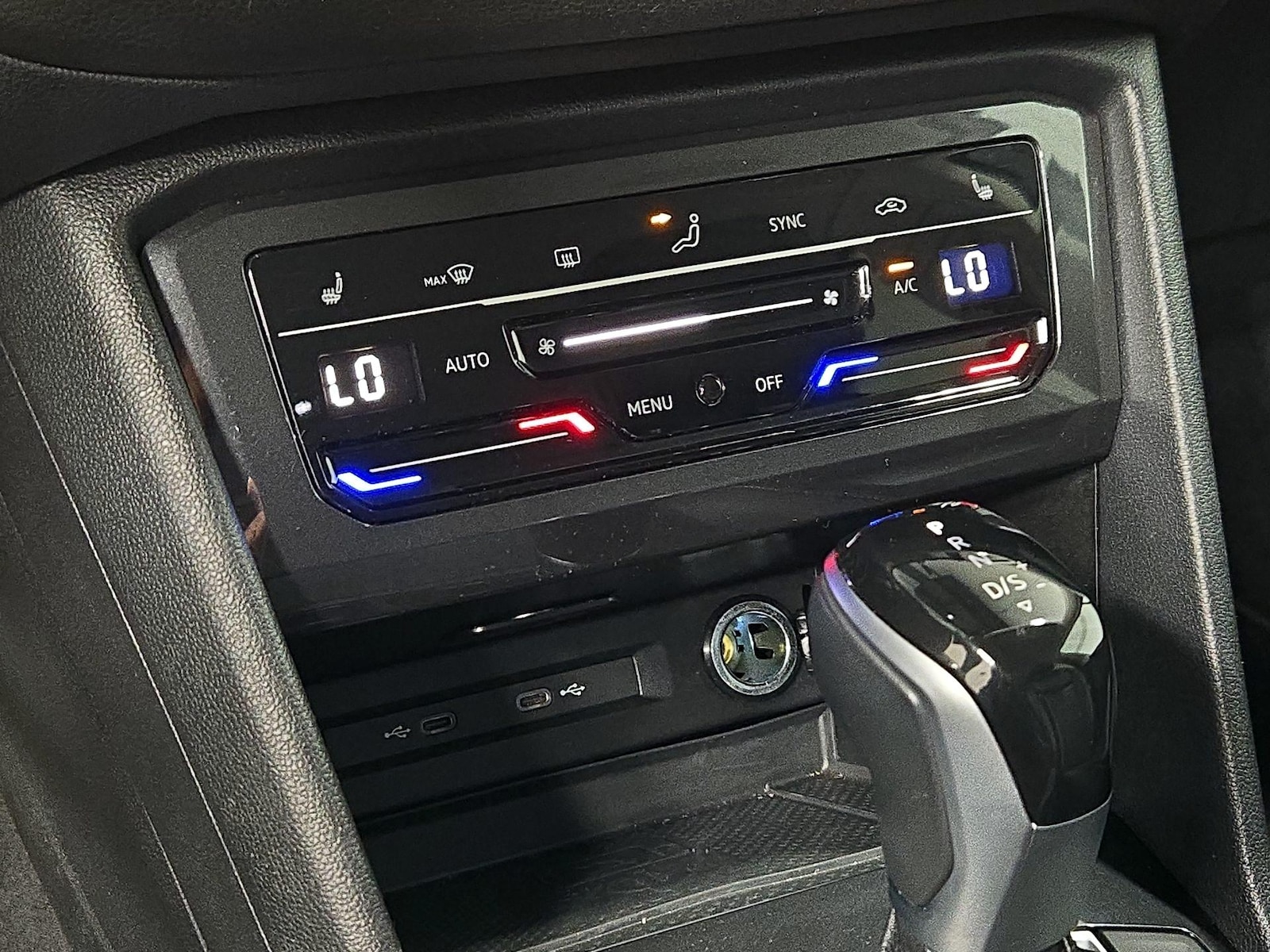 2024 Volkswagen Tiguan SE - Photo 17