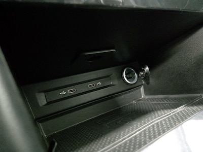 USB/AUX Ports