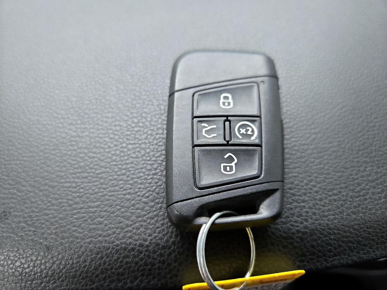2024 Volkswagen Tiguan SE - Photo 25
