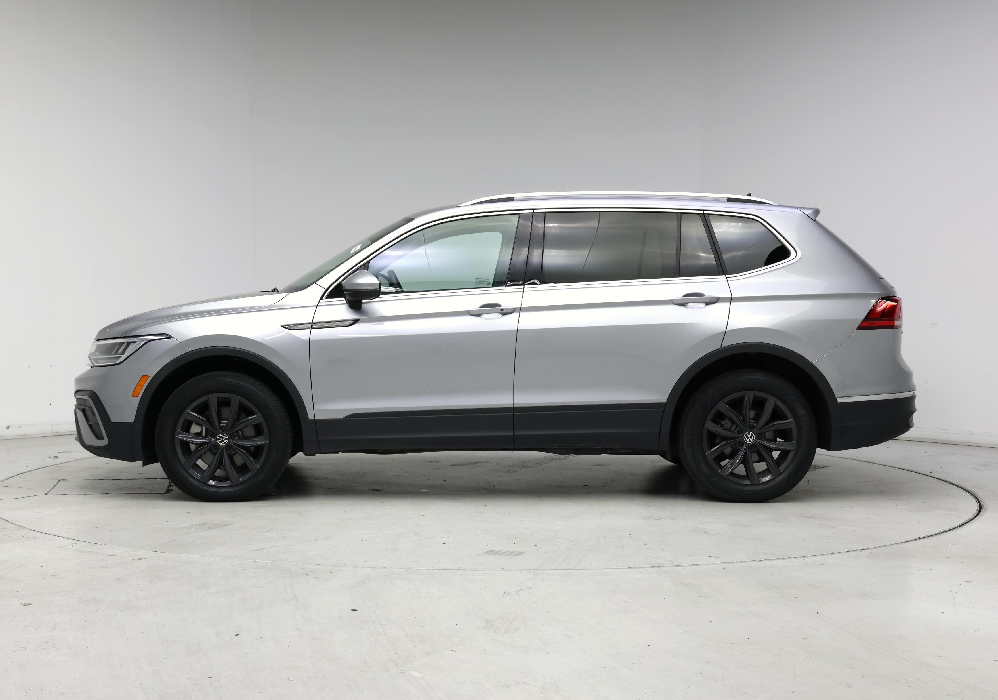 Thumbnail: 2024 Volkswagen Tiguan - 3