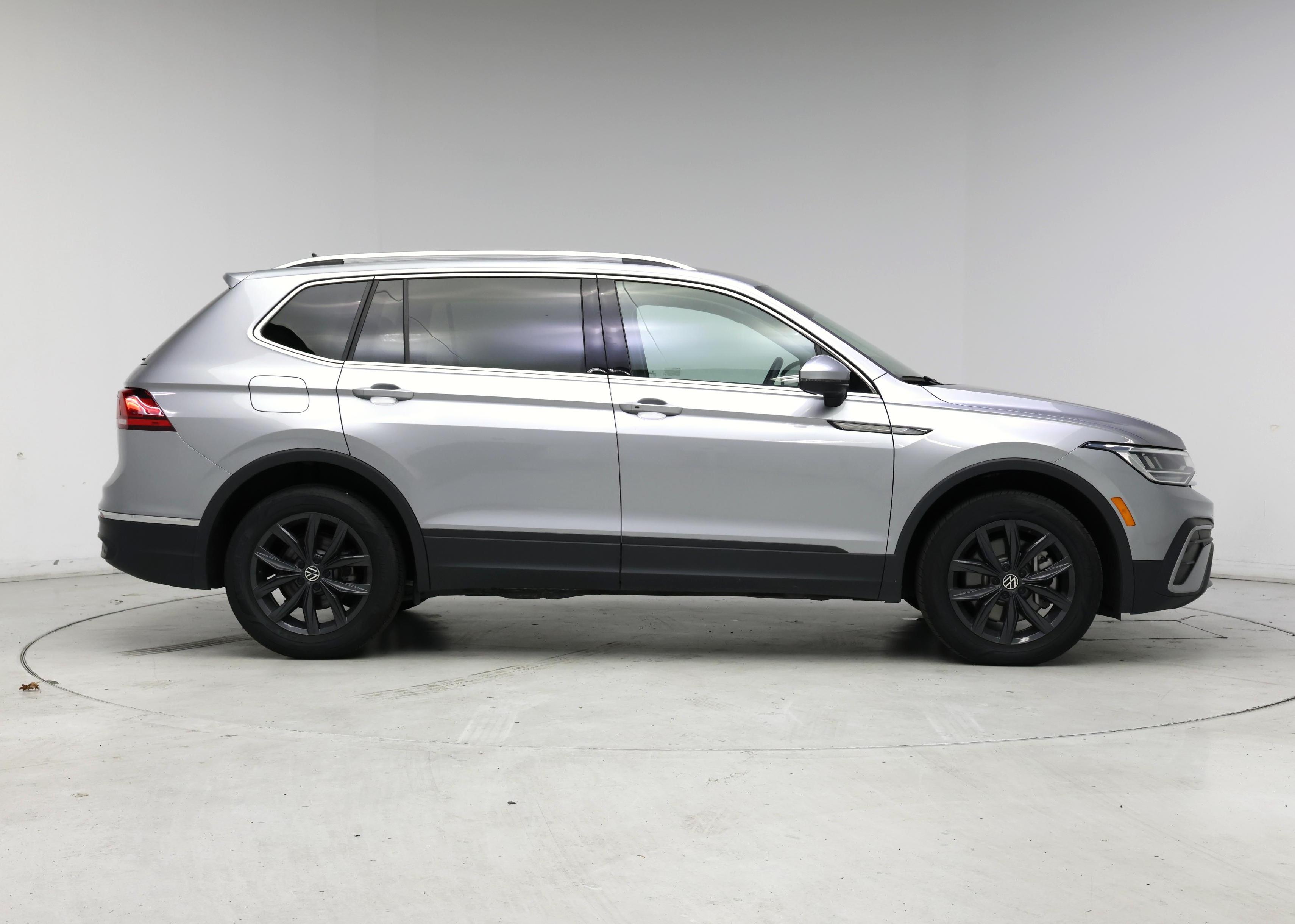 Thumbnail: 2024 Volkswagen Tiguan - 7