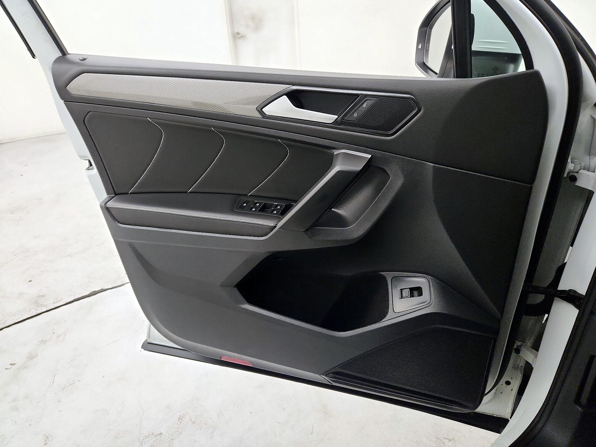 Thumbnail: 2024 Volkswagen Tiguan - 12